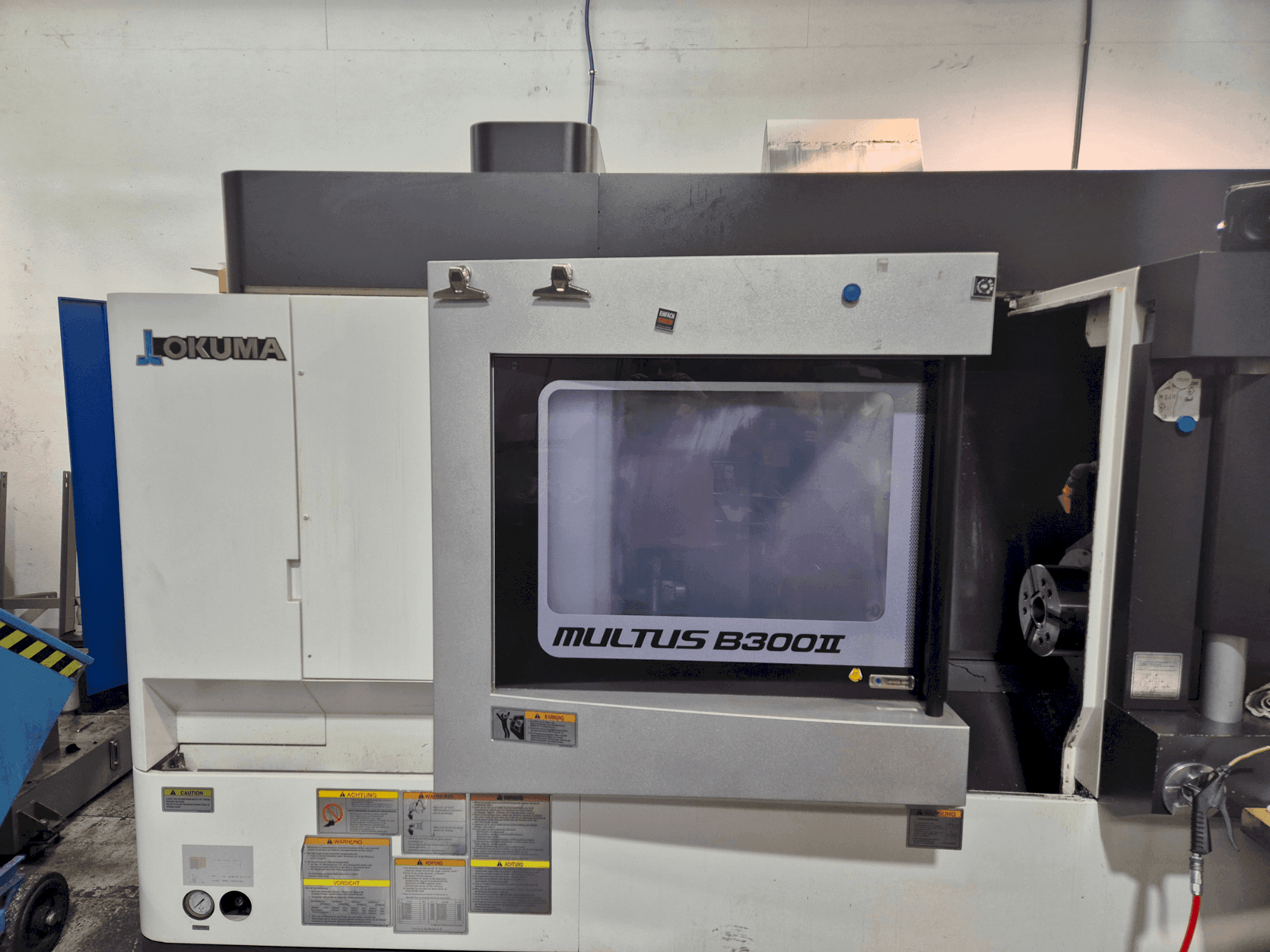 Koneen Okuma Multus B300 II etunäkymä