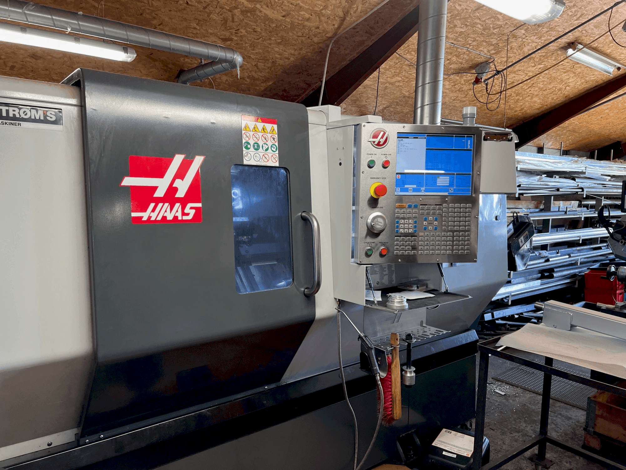 Koneen HAAS HAAS ST-30Y etunäkymä
