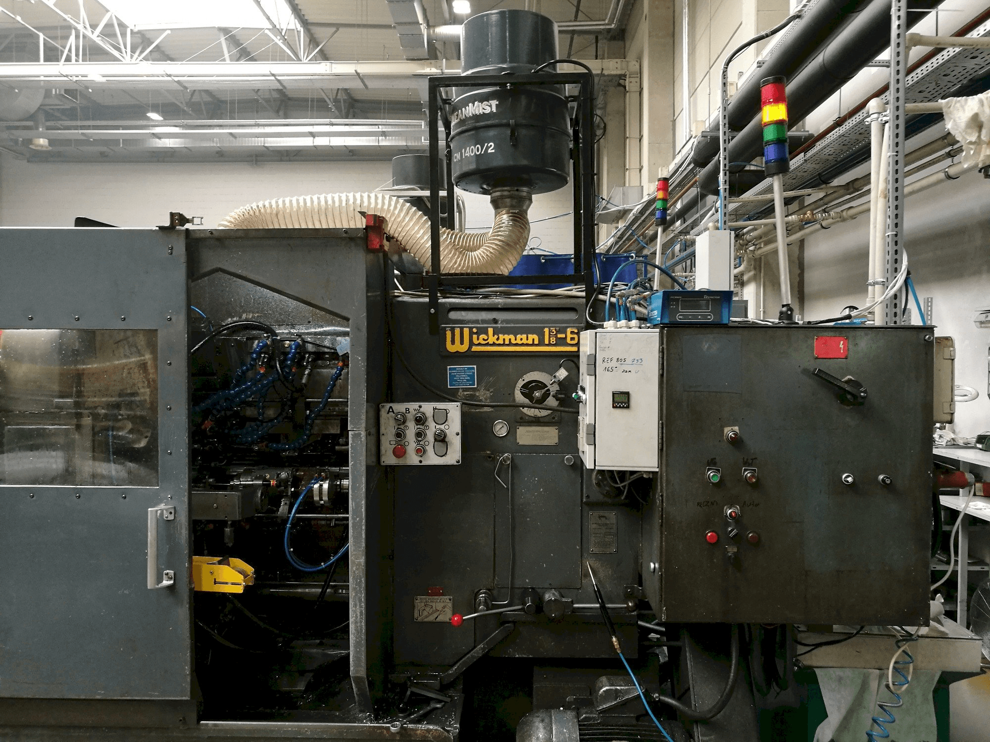 Koneen Wickman 1 3/8"-6 etunäkymä