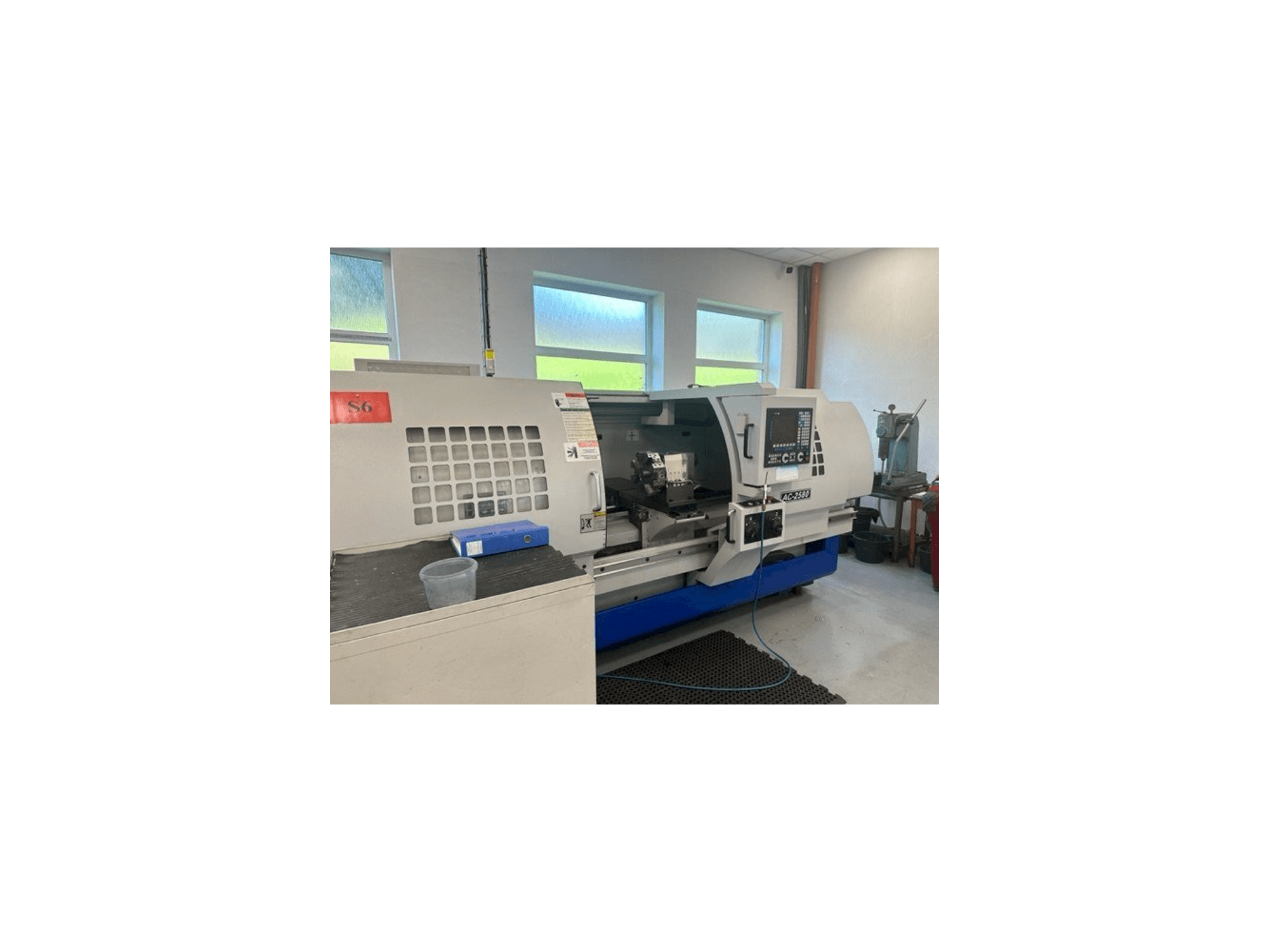 Koneen MASCUT AC-2580 etunäkymä