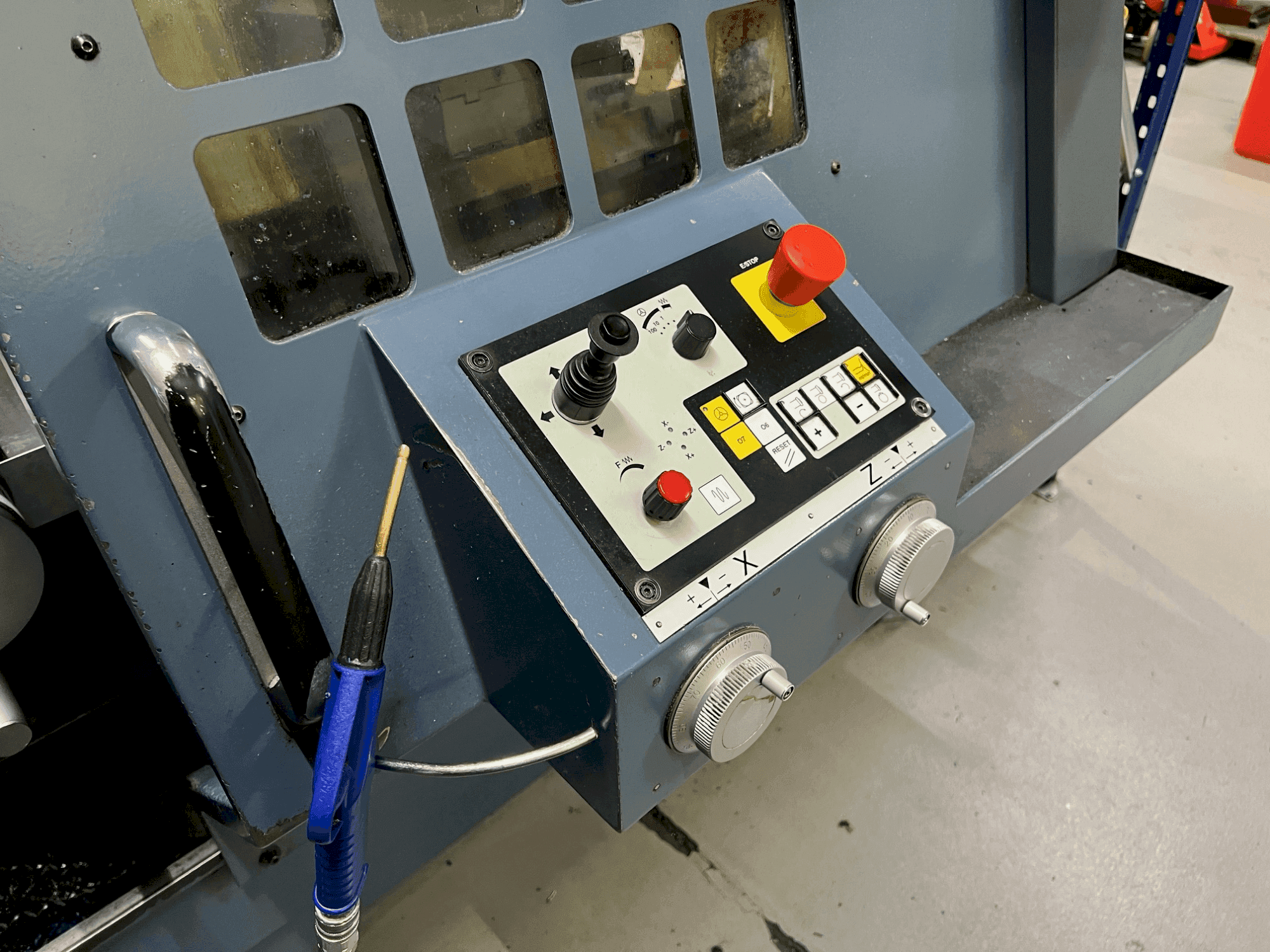 Koneen PADOVANI E255/1500 etunäkymä