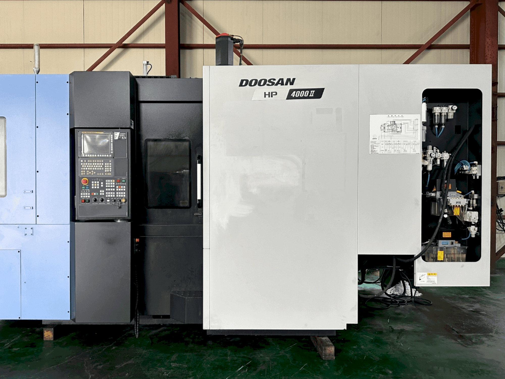 Koneen DOOSAN HP 4000 II etunäkymä