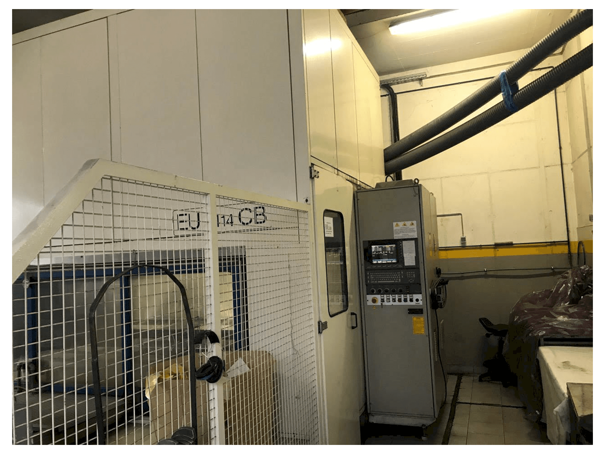 Koneen Belotti EU3414PWCB vasemman sivun näkymä