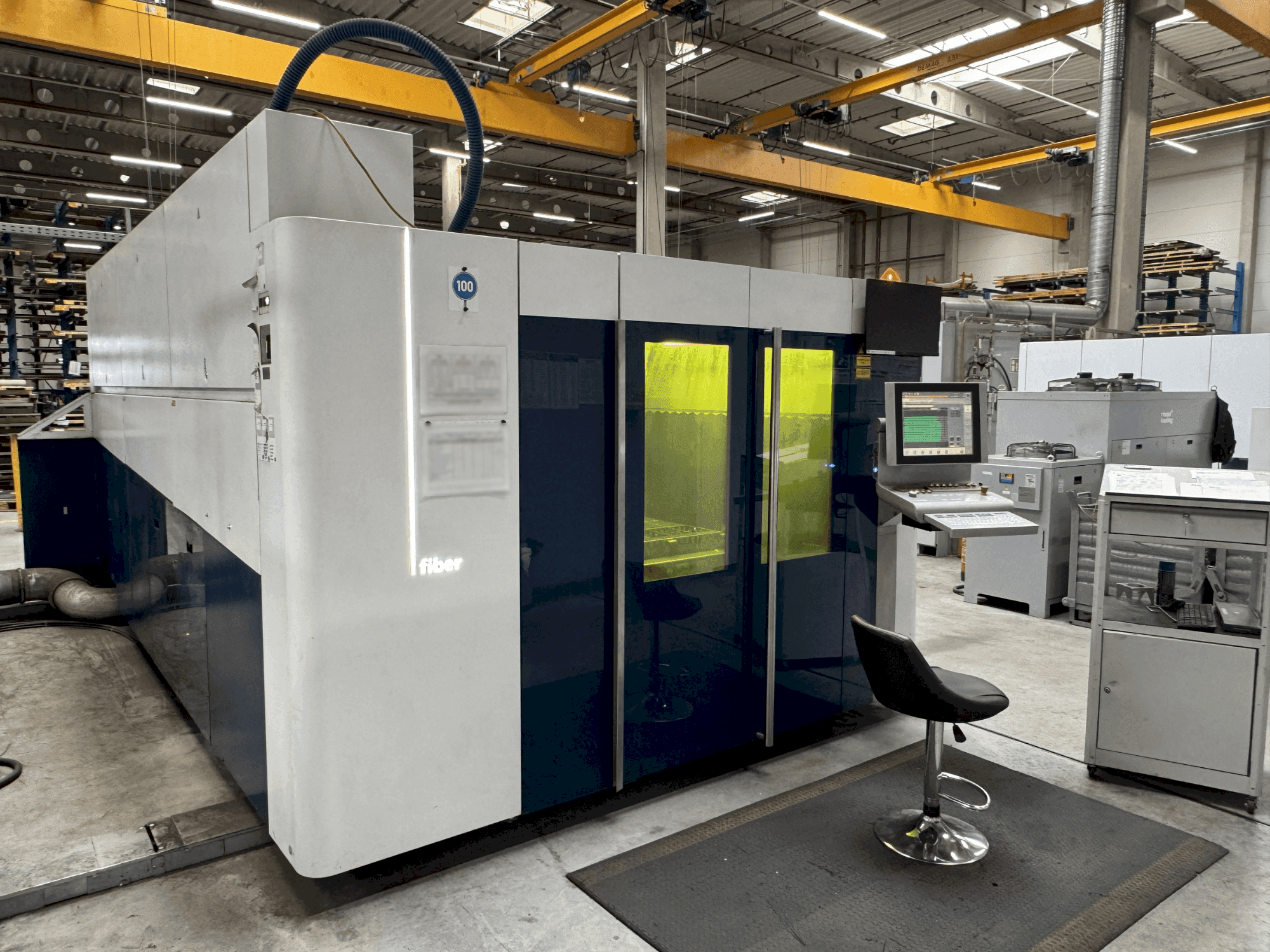 Koneen TRUMPF TruLaser 5030 Fiber etunäkymä