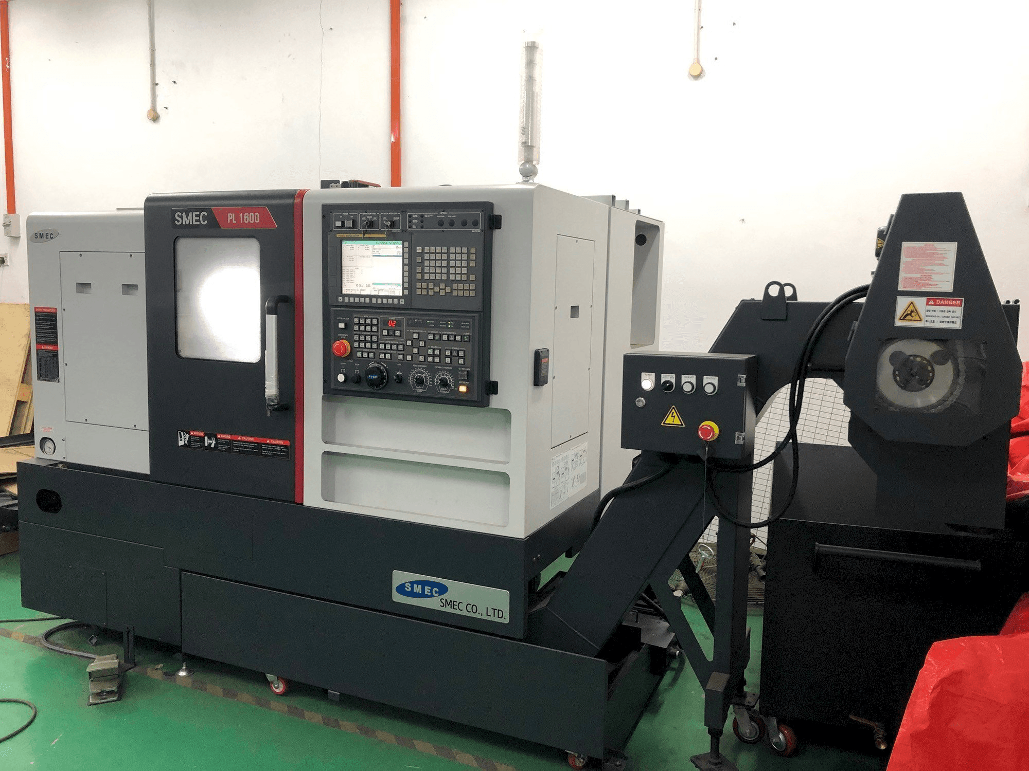 Koneen SMEC PL1600 etunäkymä
