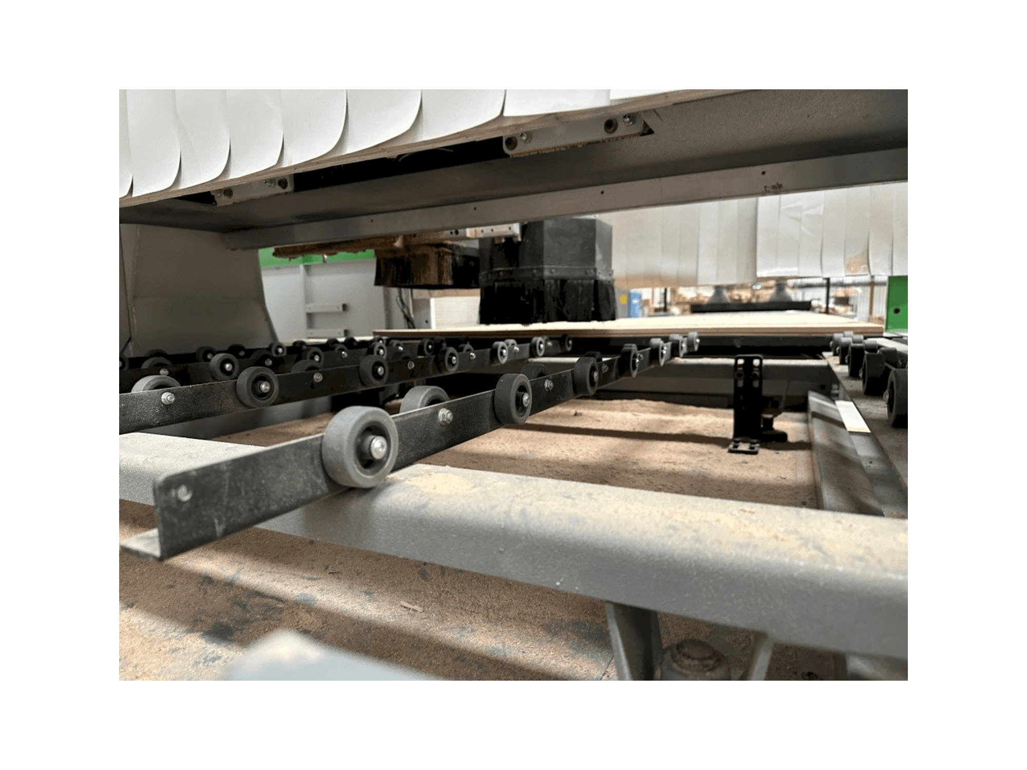 Koneen BIESSE työskentelytila