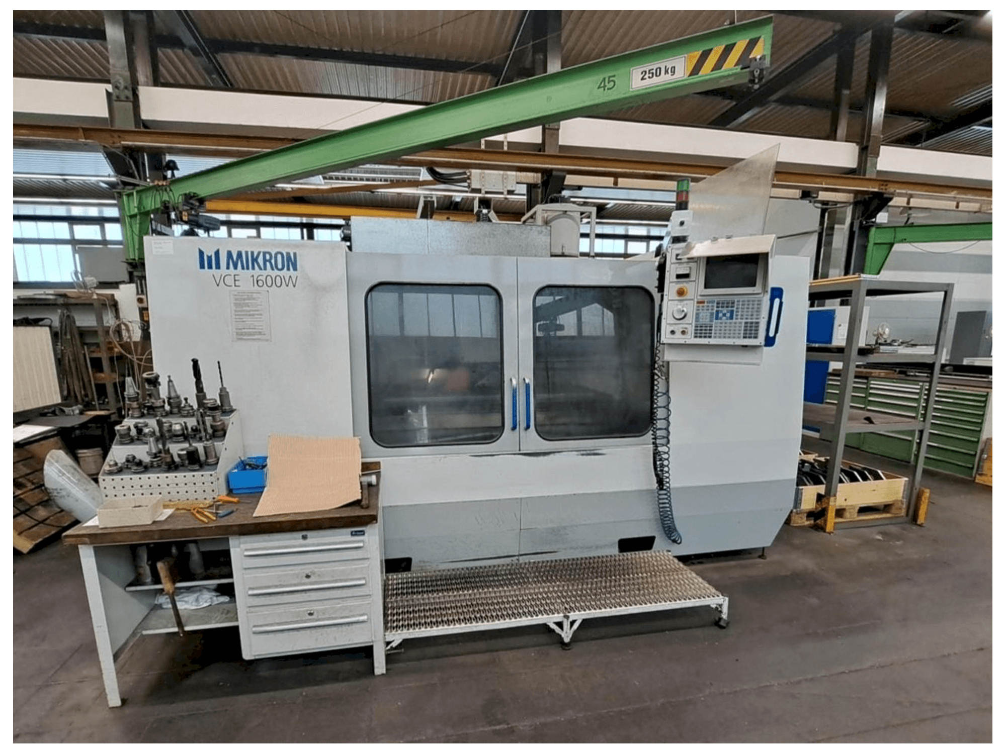 Koneen HAAS MIKRON VCE 1600W etunäkymä
