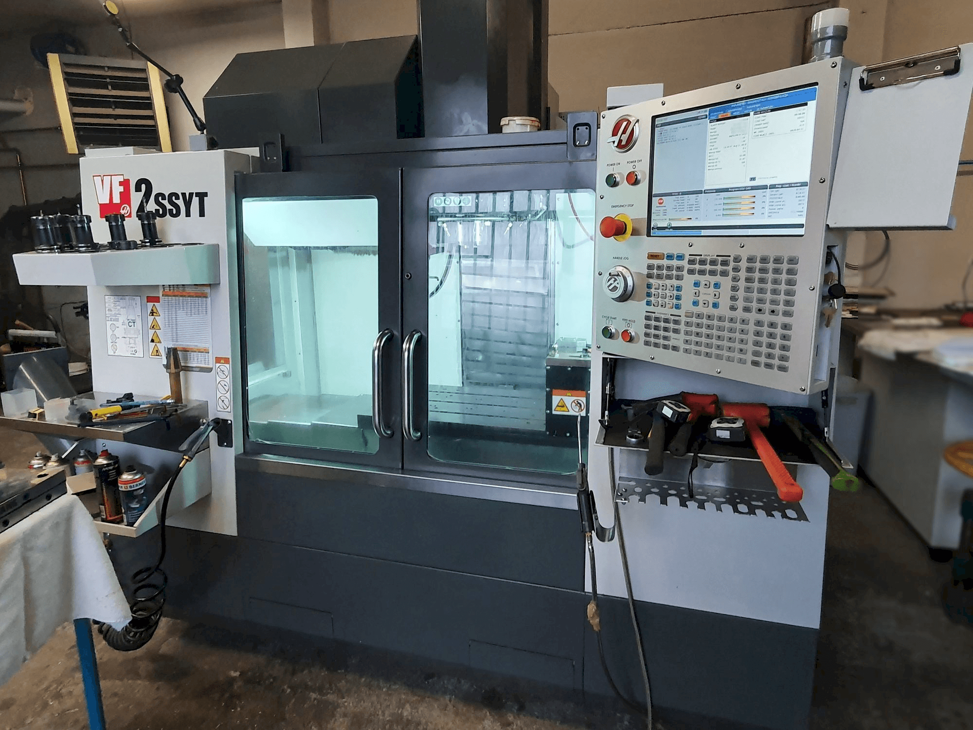 Koneen HAAS VF-2SSYT etunäkymä