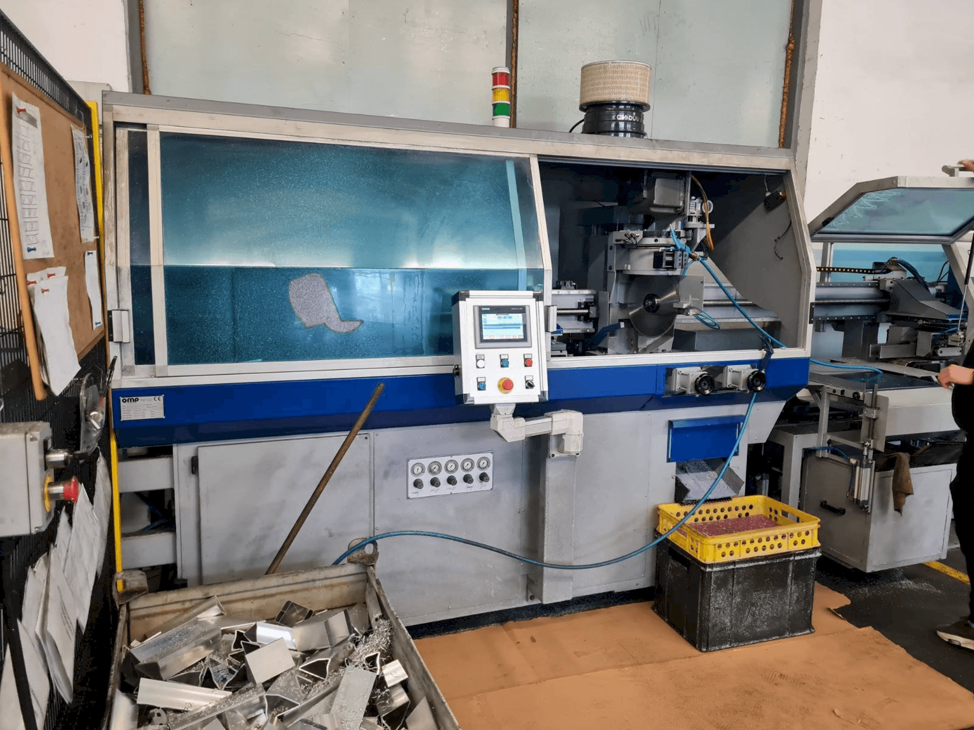 Koneen OMP EURO 400 CMCNPRL etunäkymä