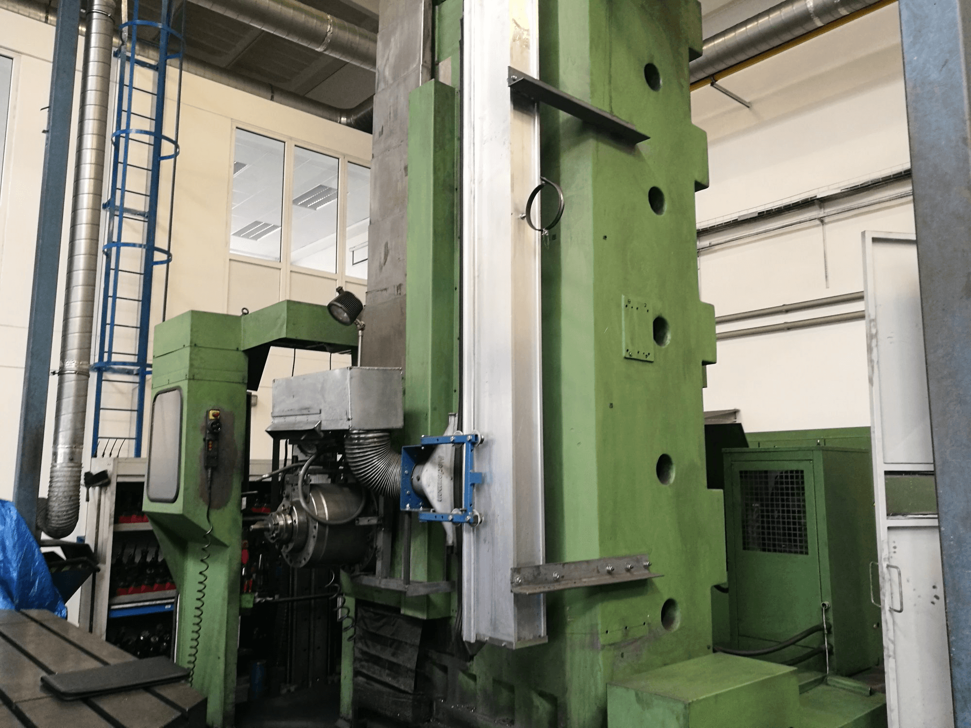 Koneen TOS etunäkymä WHN 130