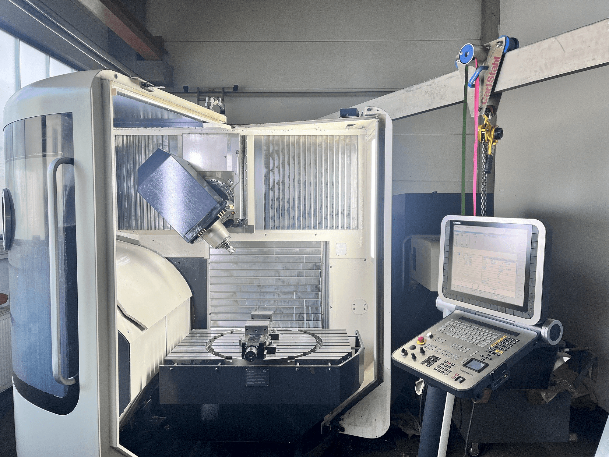 Koneen DMG MORI DMU 60 monoBLOCK etunäkymä