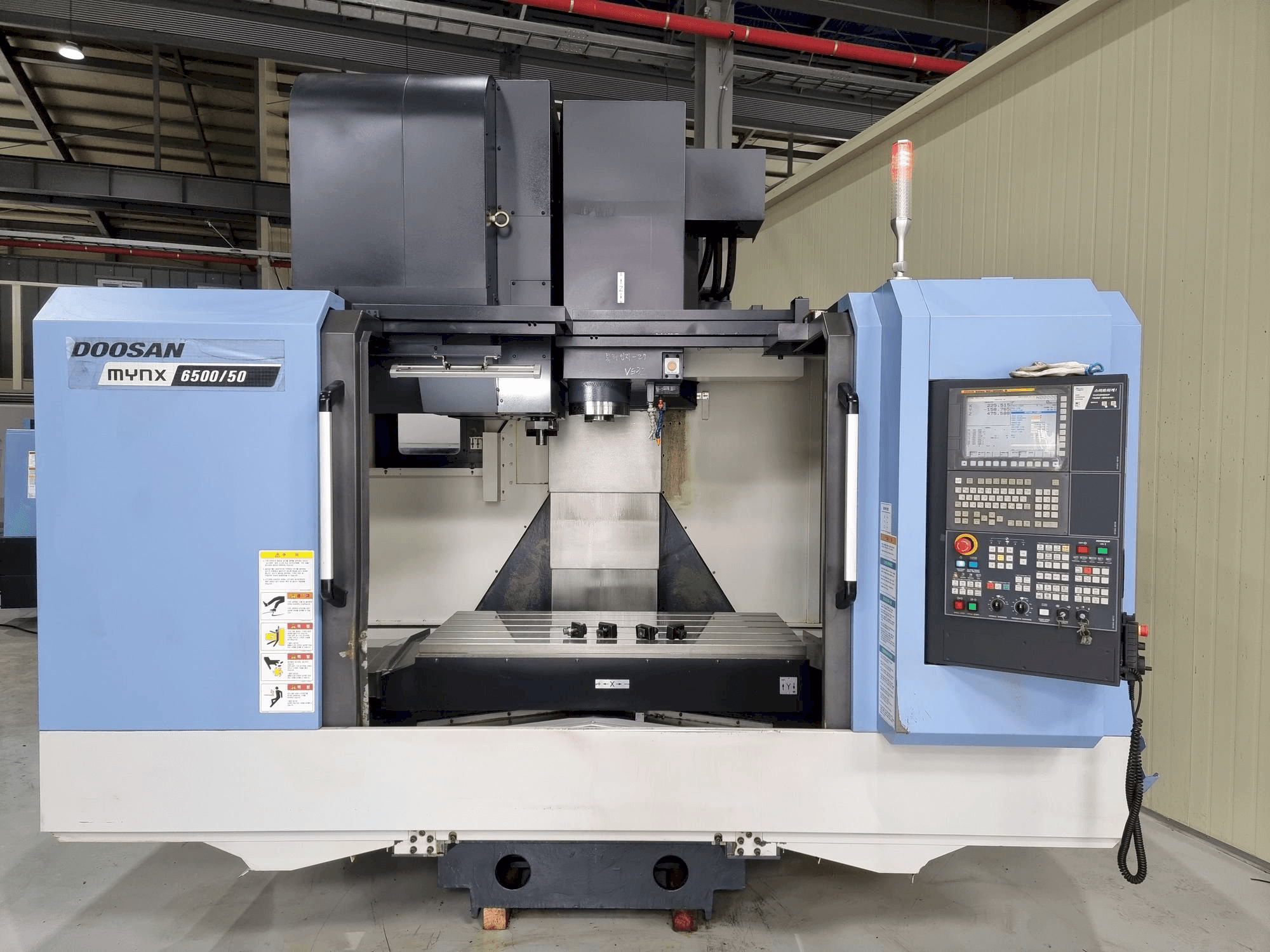 Koneen Doosan MYNX 6500/50 etunäkymä