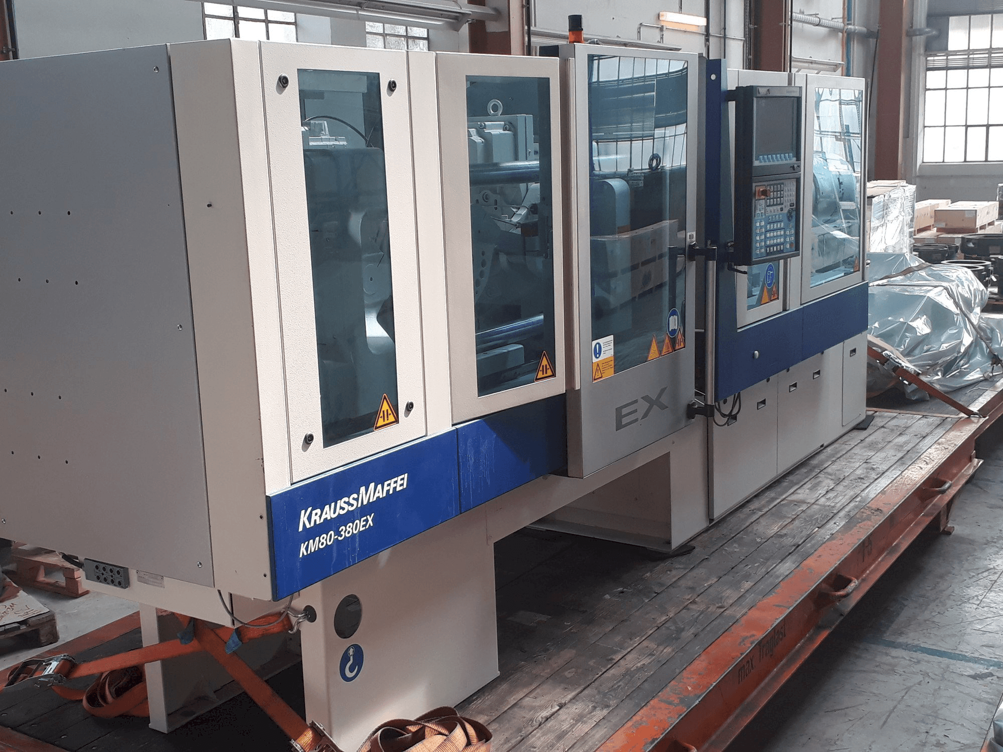 Koneen Krauss Maffei 80-380 EX etunäkymä
