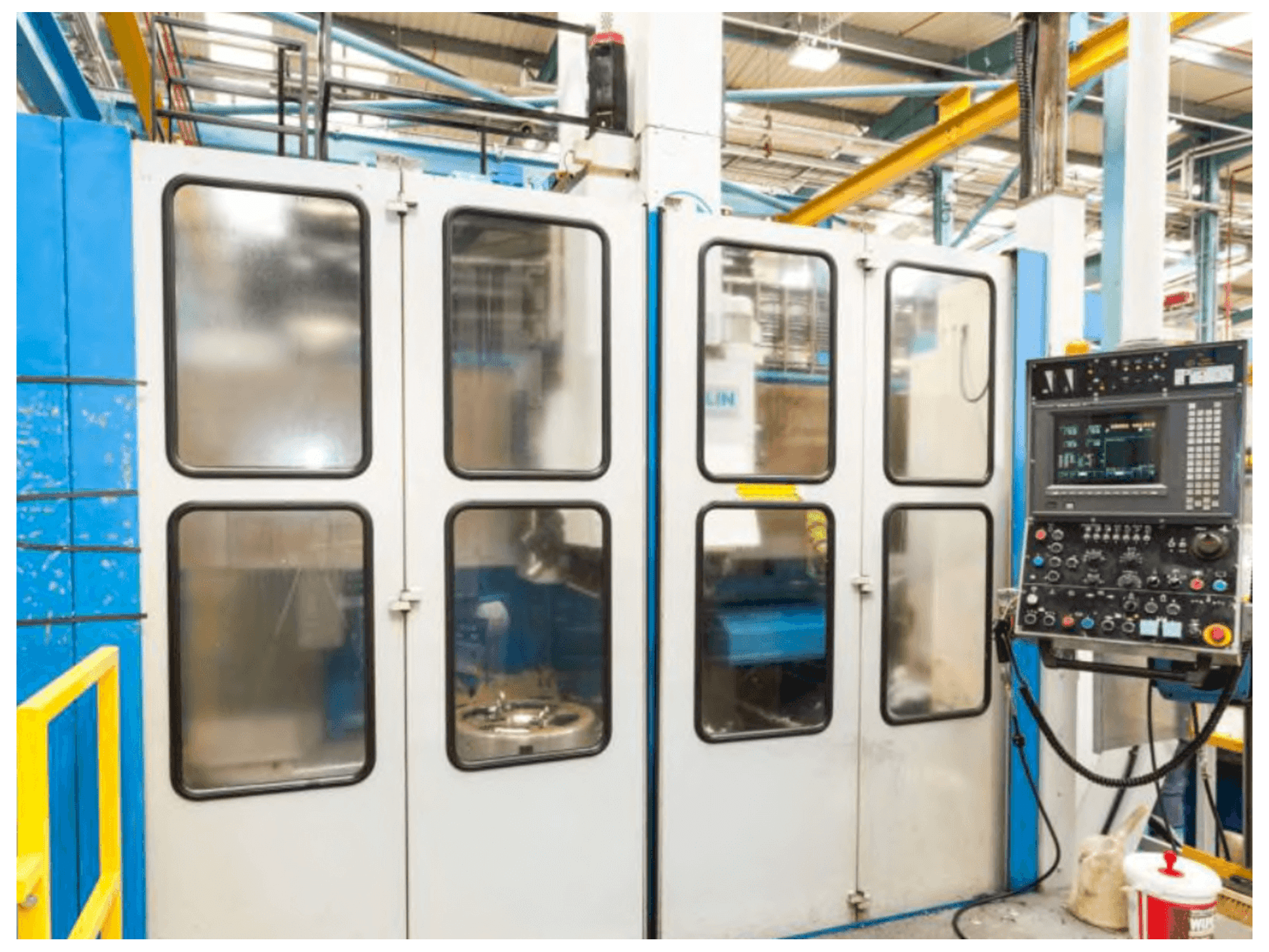 Koneen TOS SKIQ 20 CNC etunäkymä