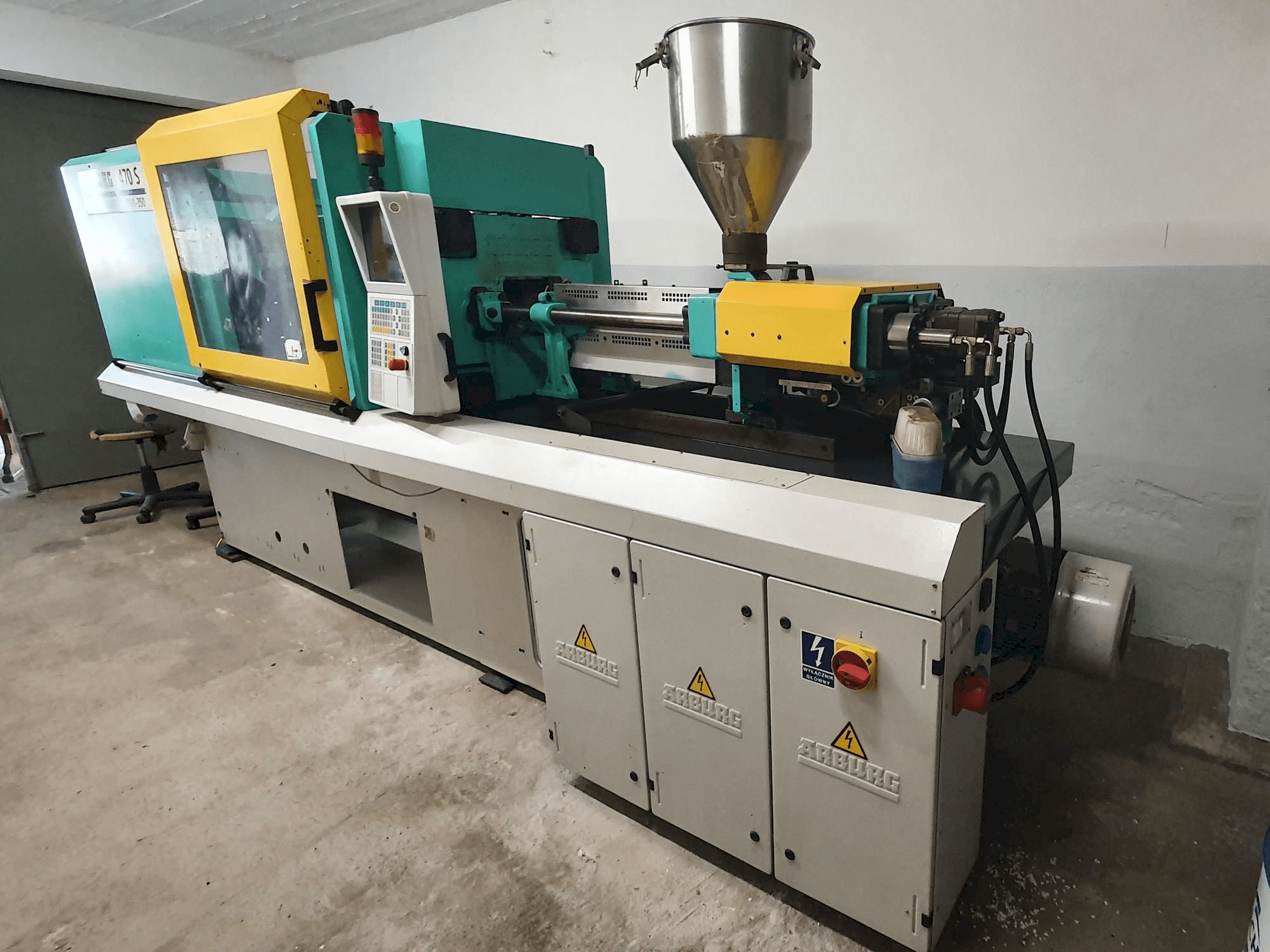 Koneen Arburg 470s ALLROUNDER 1300-350 etunäkymä