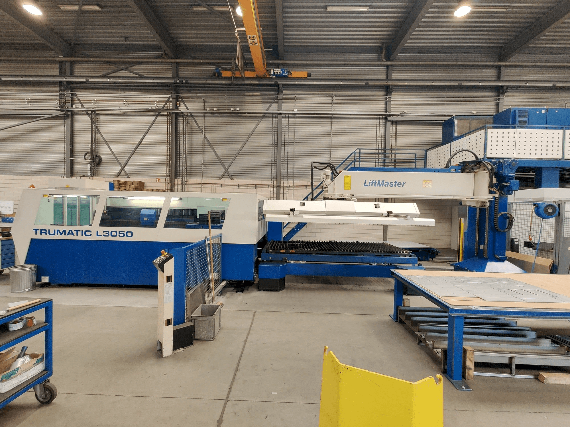Koneen Trumpf Trumatic L3050 + Liftmaster etunäkymä