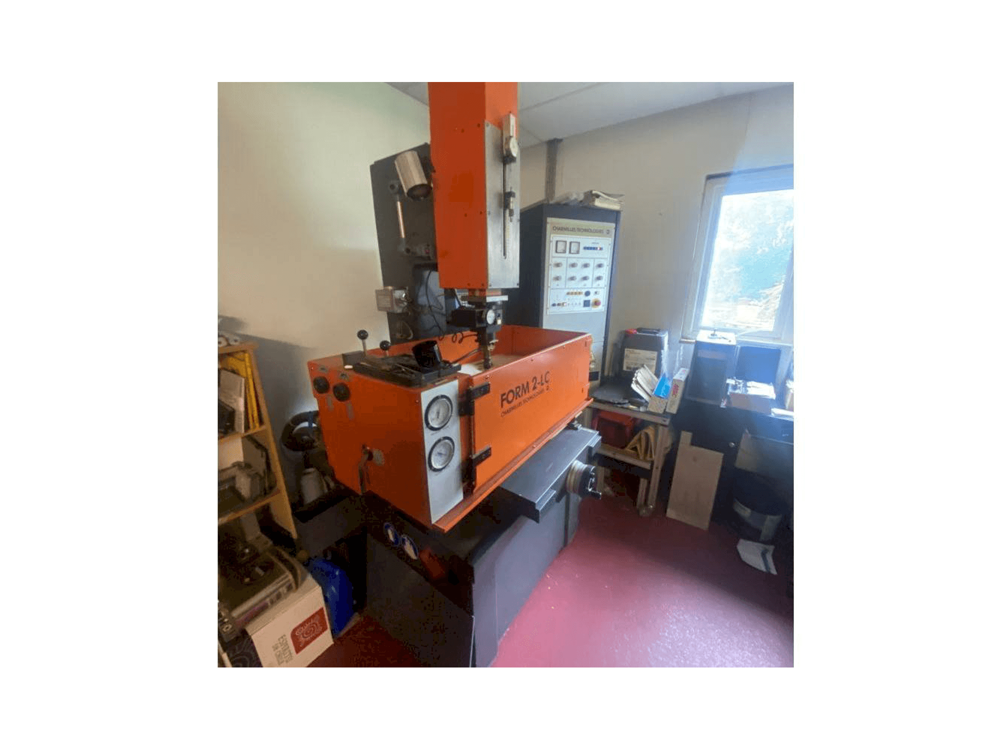 Koneen CHARMILLES Form 2-LC etunäkymä