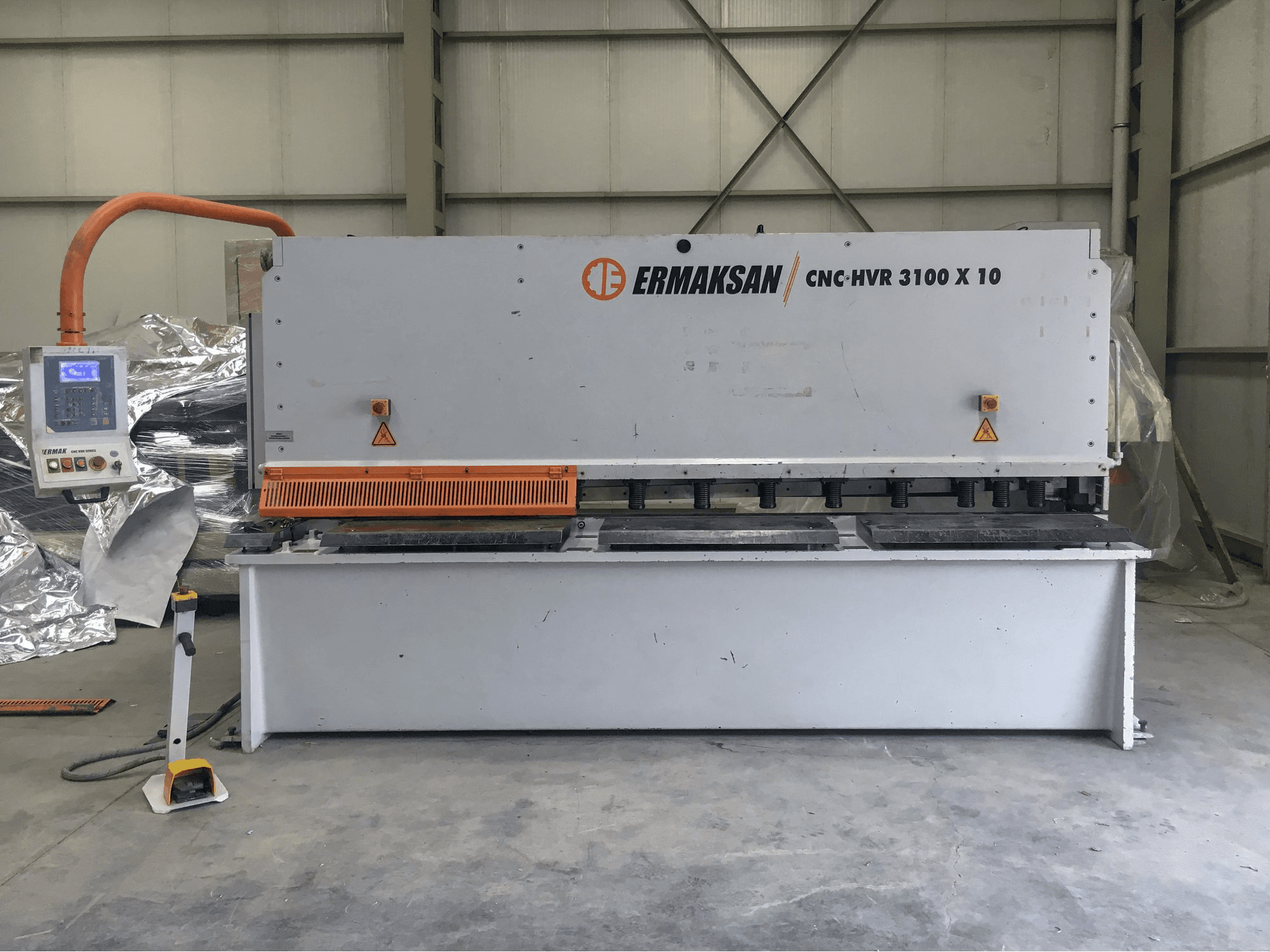 Koneen ERMAKSAN etunäkymä CNC HVR 3100x10
