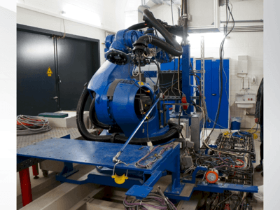 Koneen  KUKA KR 100-2 HA 2000 sivunäkymä