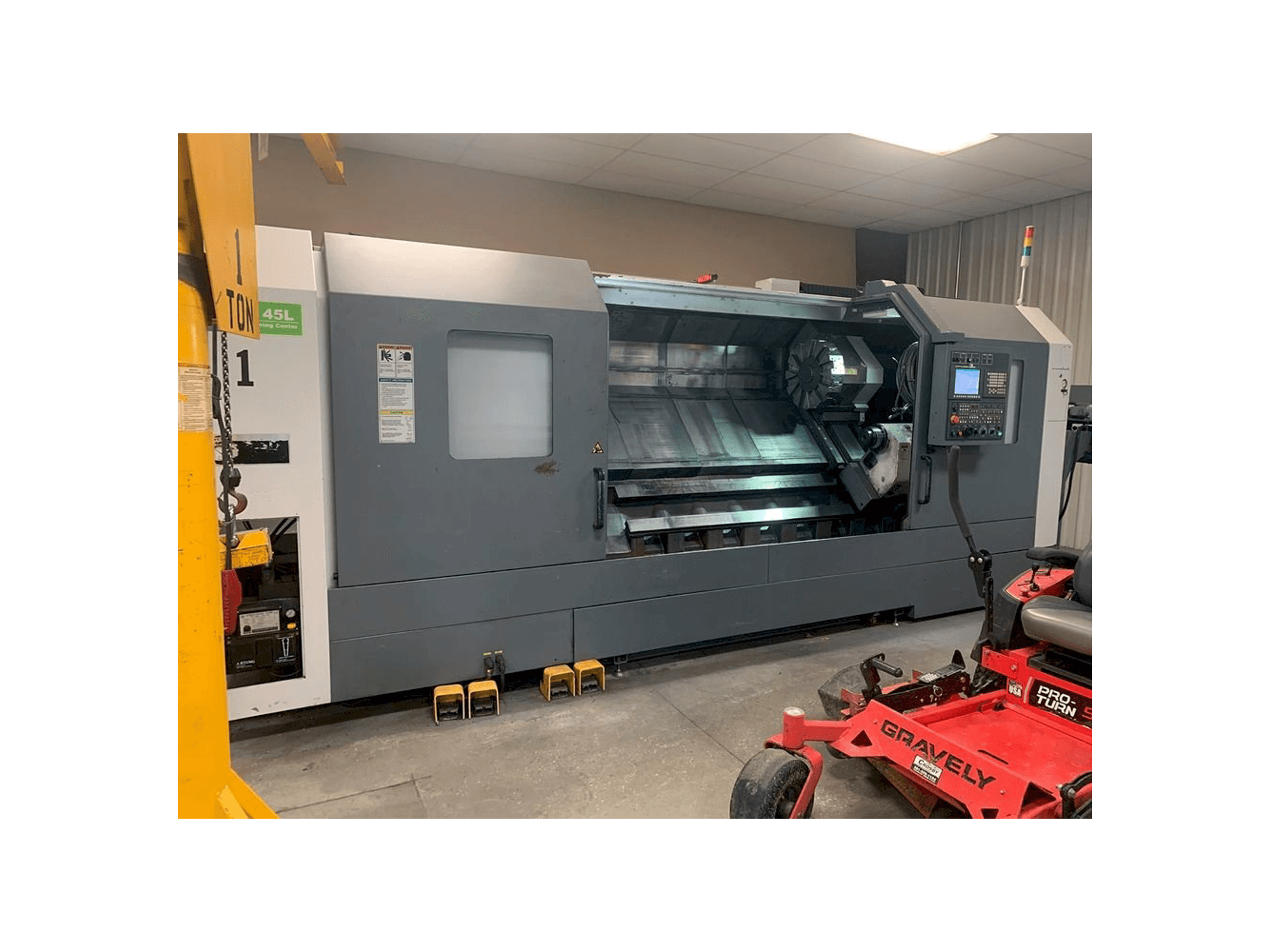 Koneen DMC DL 45L vasemman sivun näkymä