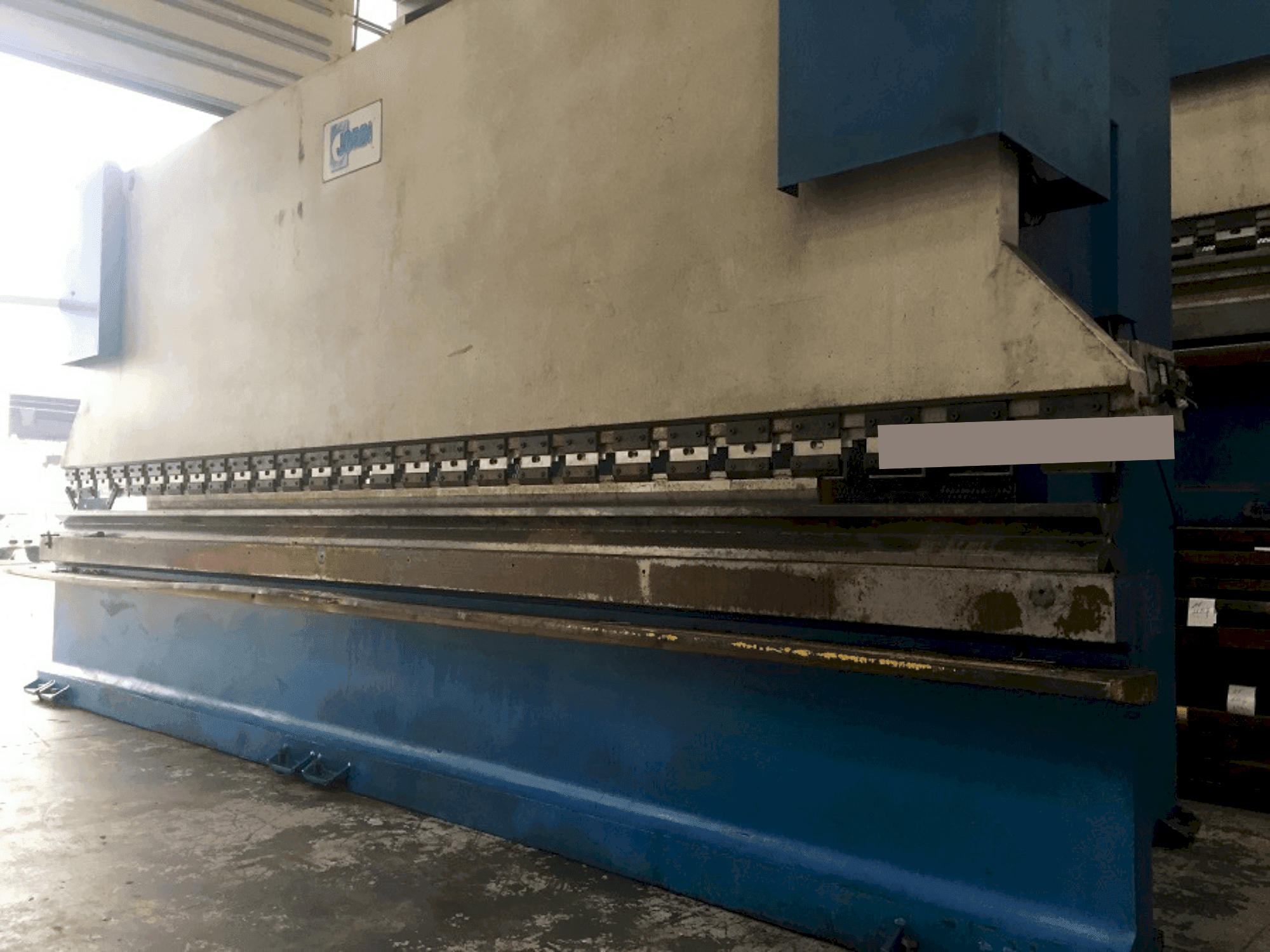 Koneen JORDI PH6100 - 180 (2003) vasemman sivun näkymä