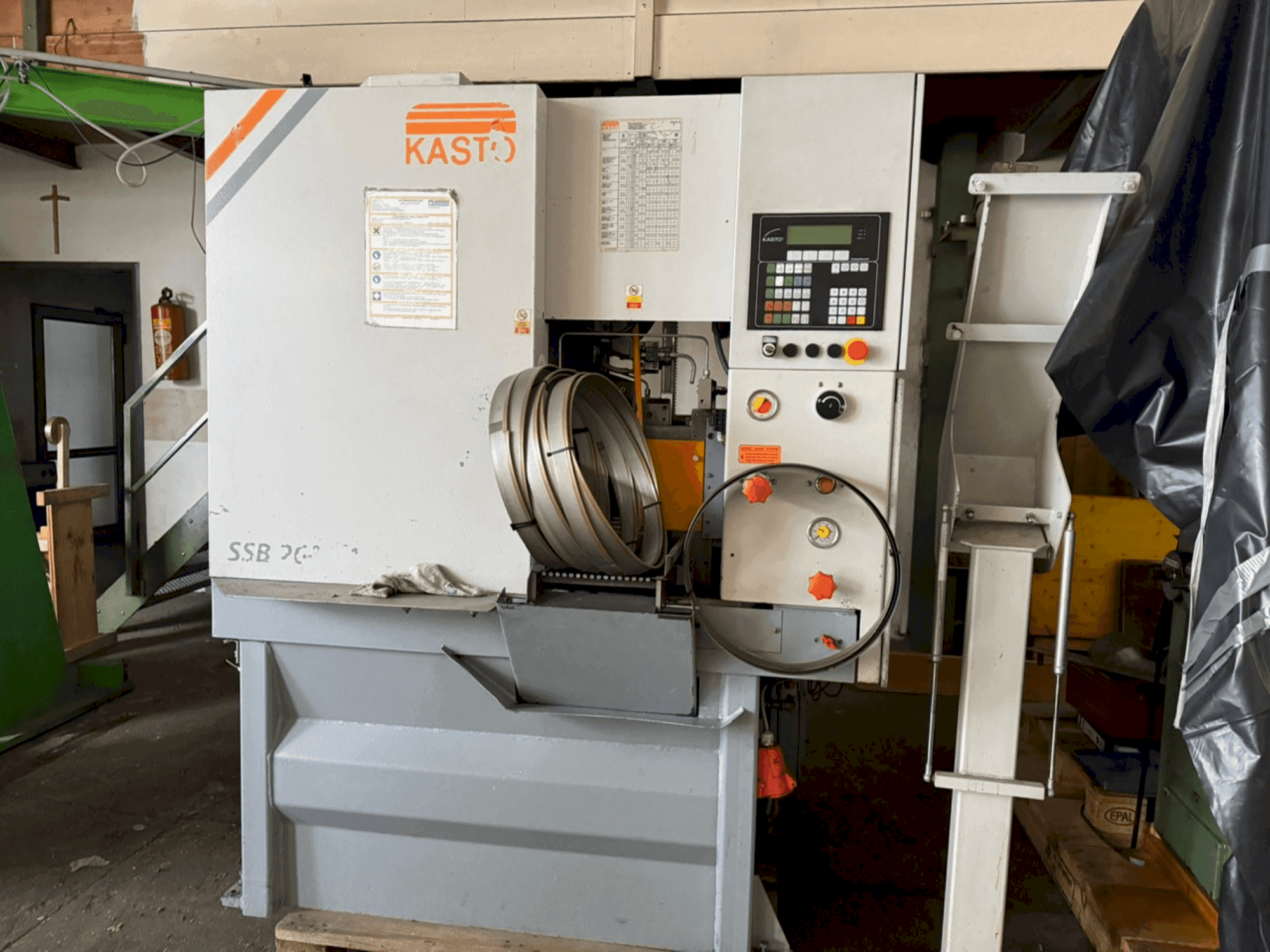 Koneen KASTO SSB 260 VA-CC-CNC etunäkymä