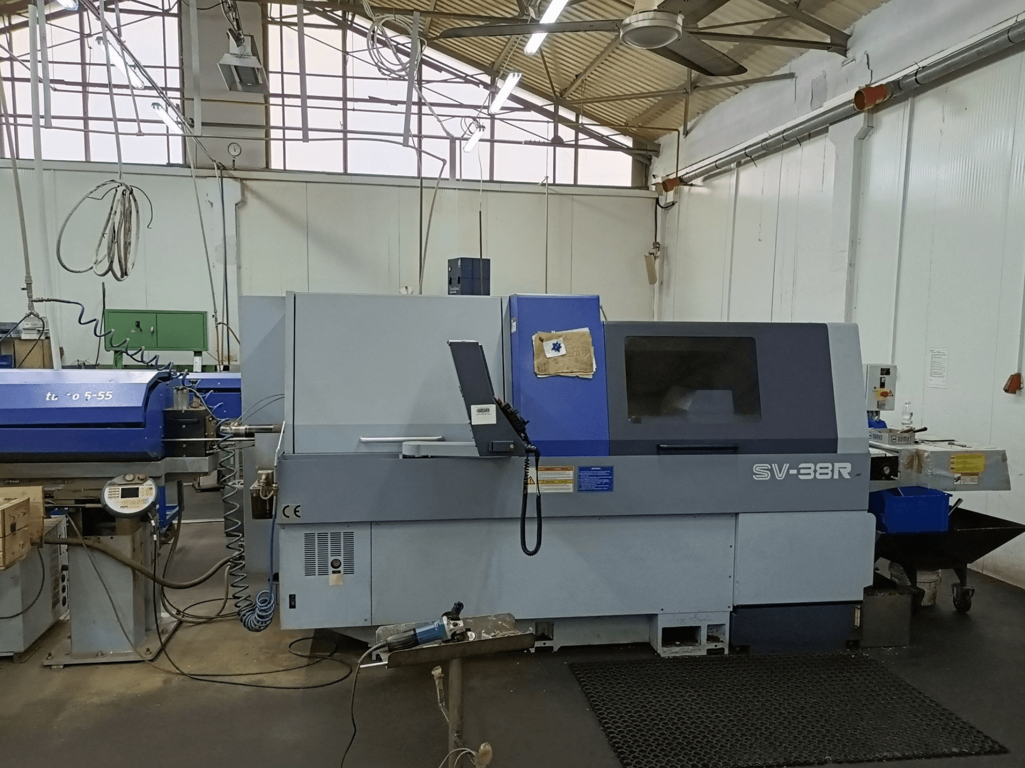STAR MICRONICS SV-38R tyyppi B -sveitsityyppinen sorvi, etunäkymä, jossa näkyvät ohjauspaneeli ja työstöalue.