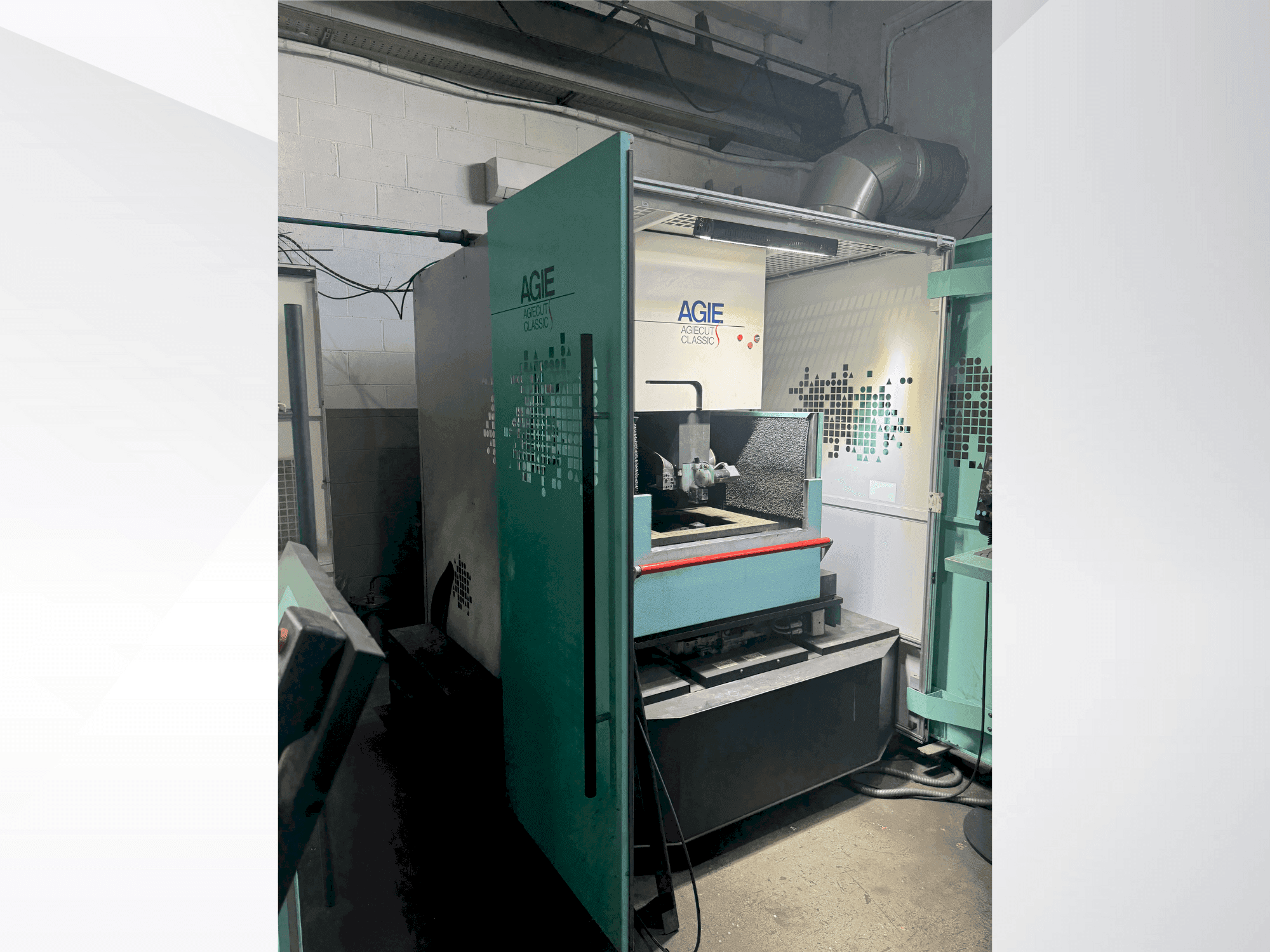 Koneen AGIE Agiecut Classic S etunäkymä