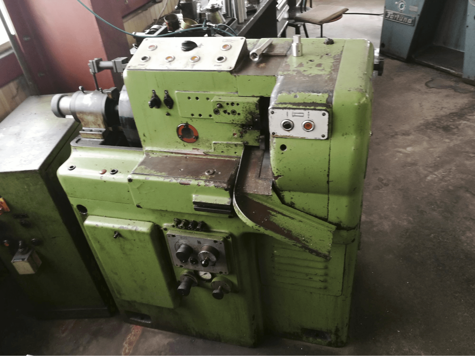 Koneen Hahn+Kolb etunäkymäTornomat 2-672