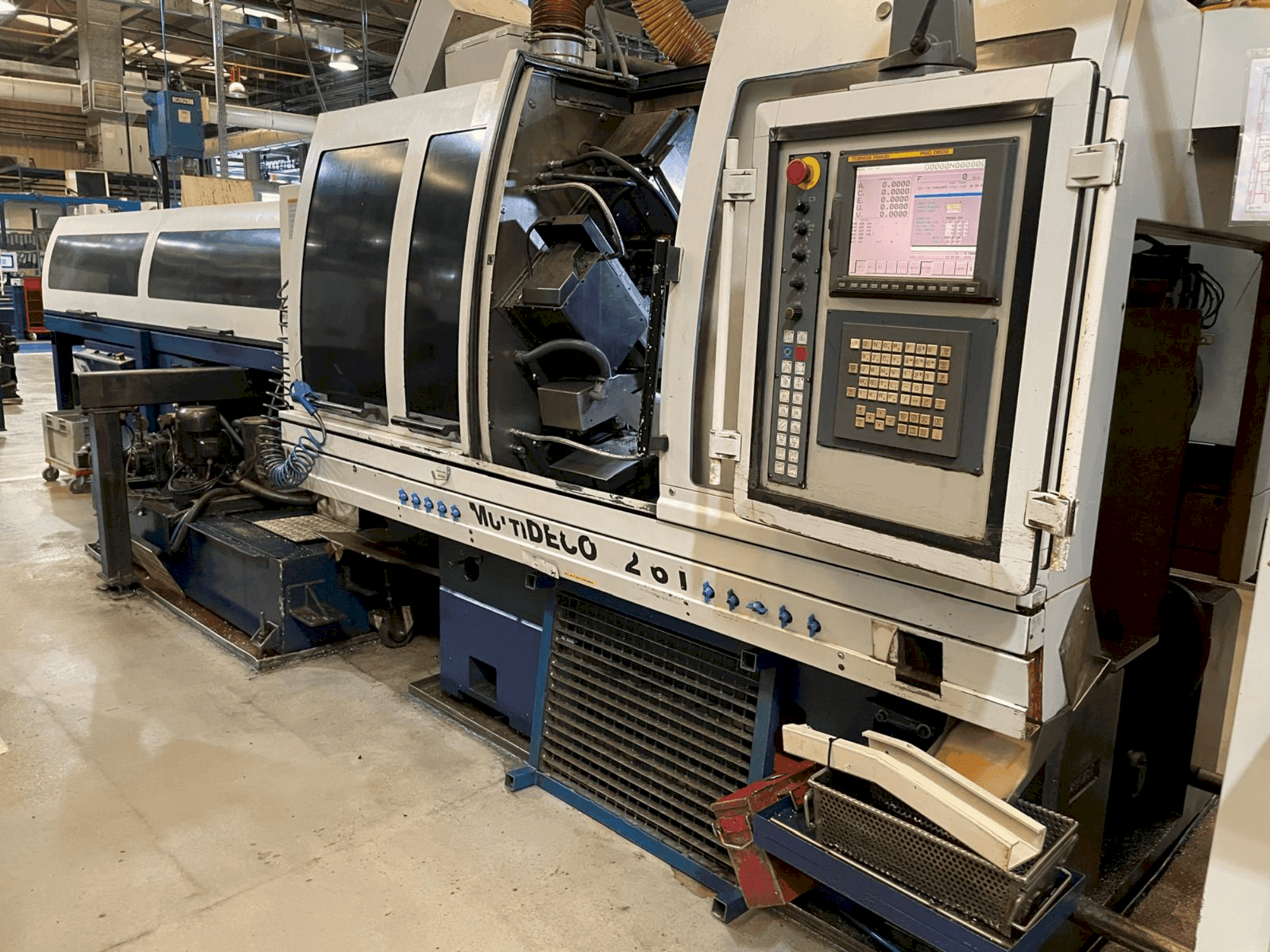 Koneen TORNOS MultiDeco 32-6i etunäkymä