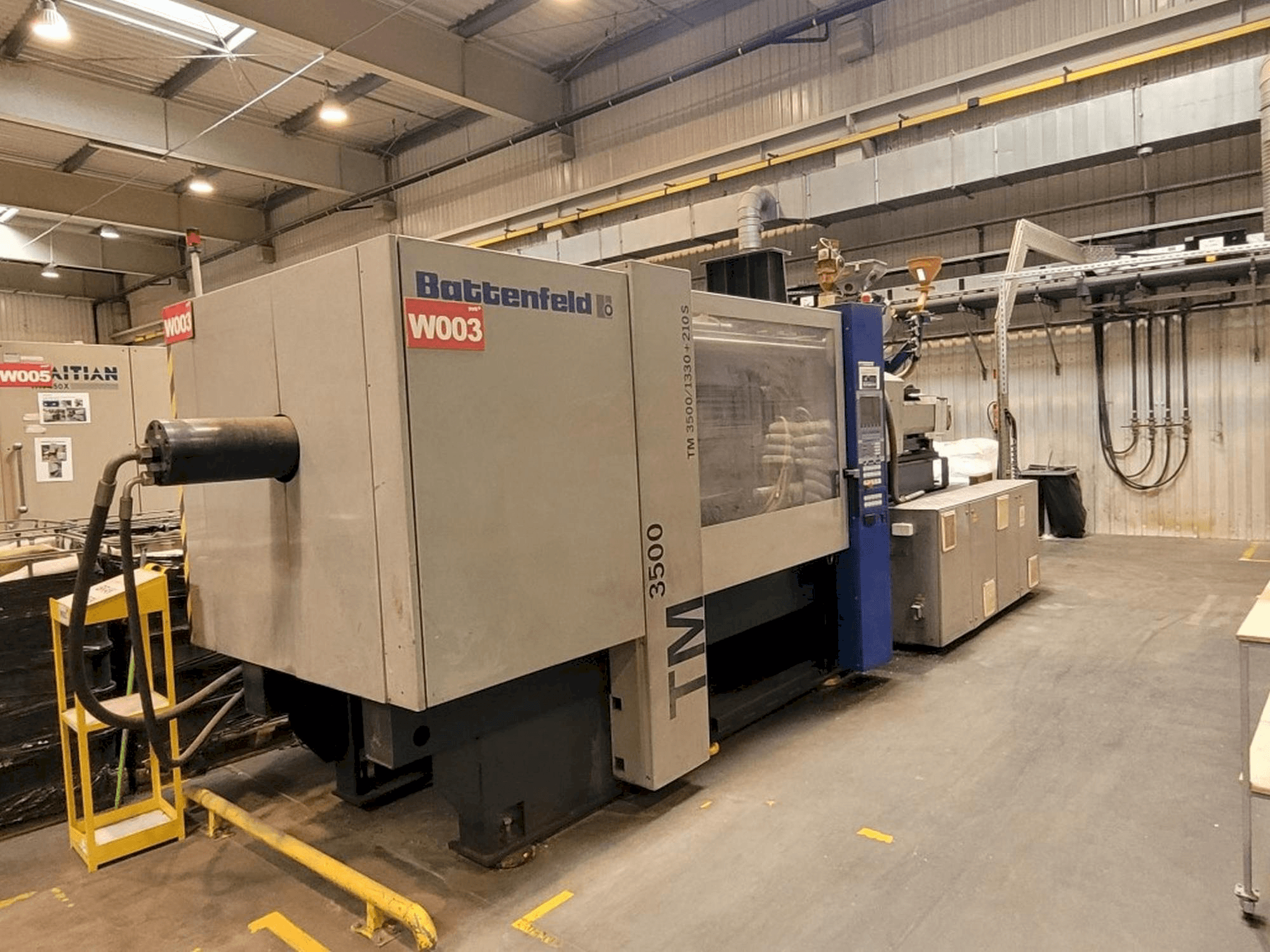 Koneen Battenfeld TM 3500/1330+210S etunäkymä