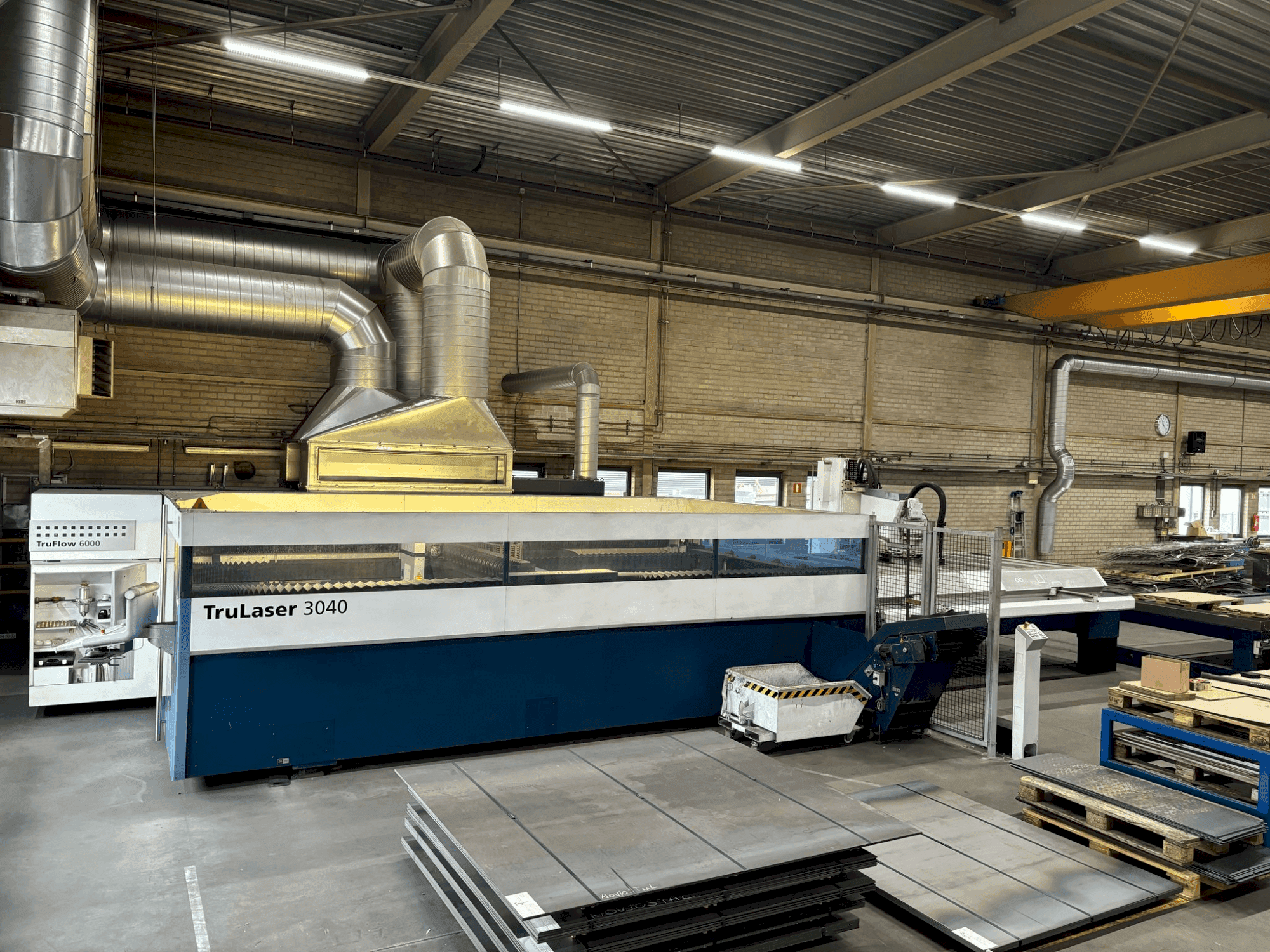 Koneen TRUMPF TruLaser 3040 + LiftMaster etunäkymä