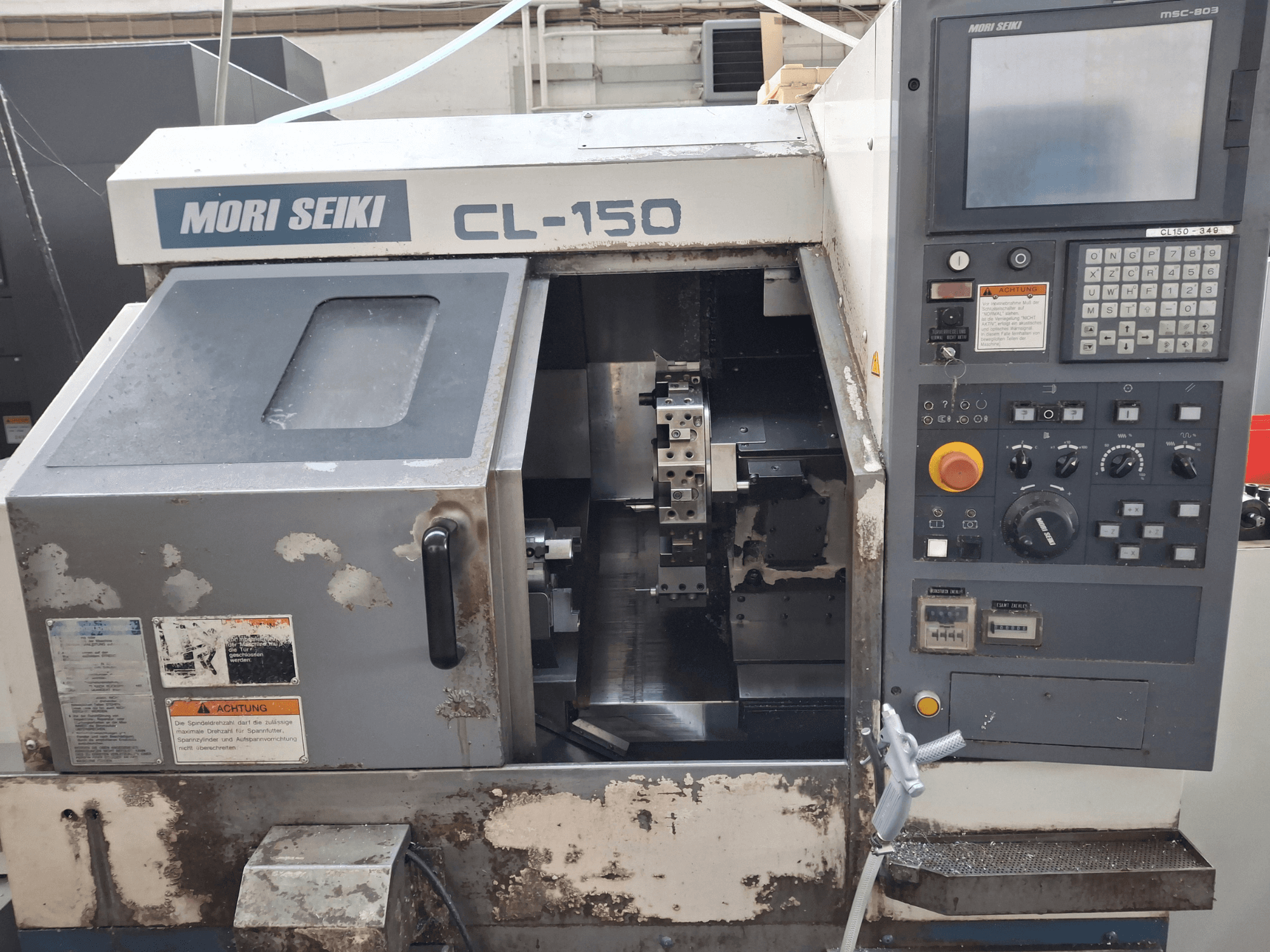 MORI SEIKI CL-150 vaakasuora sorvauskone, etukuva. Ohjauspaneeli, leikkuutyökalut ja toimintanäytöt.