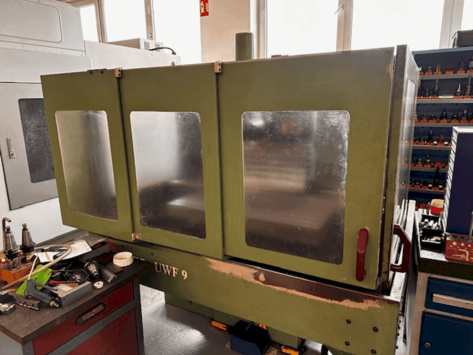 Koneen HERMLE UWF 900 etunäkymä