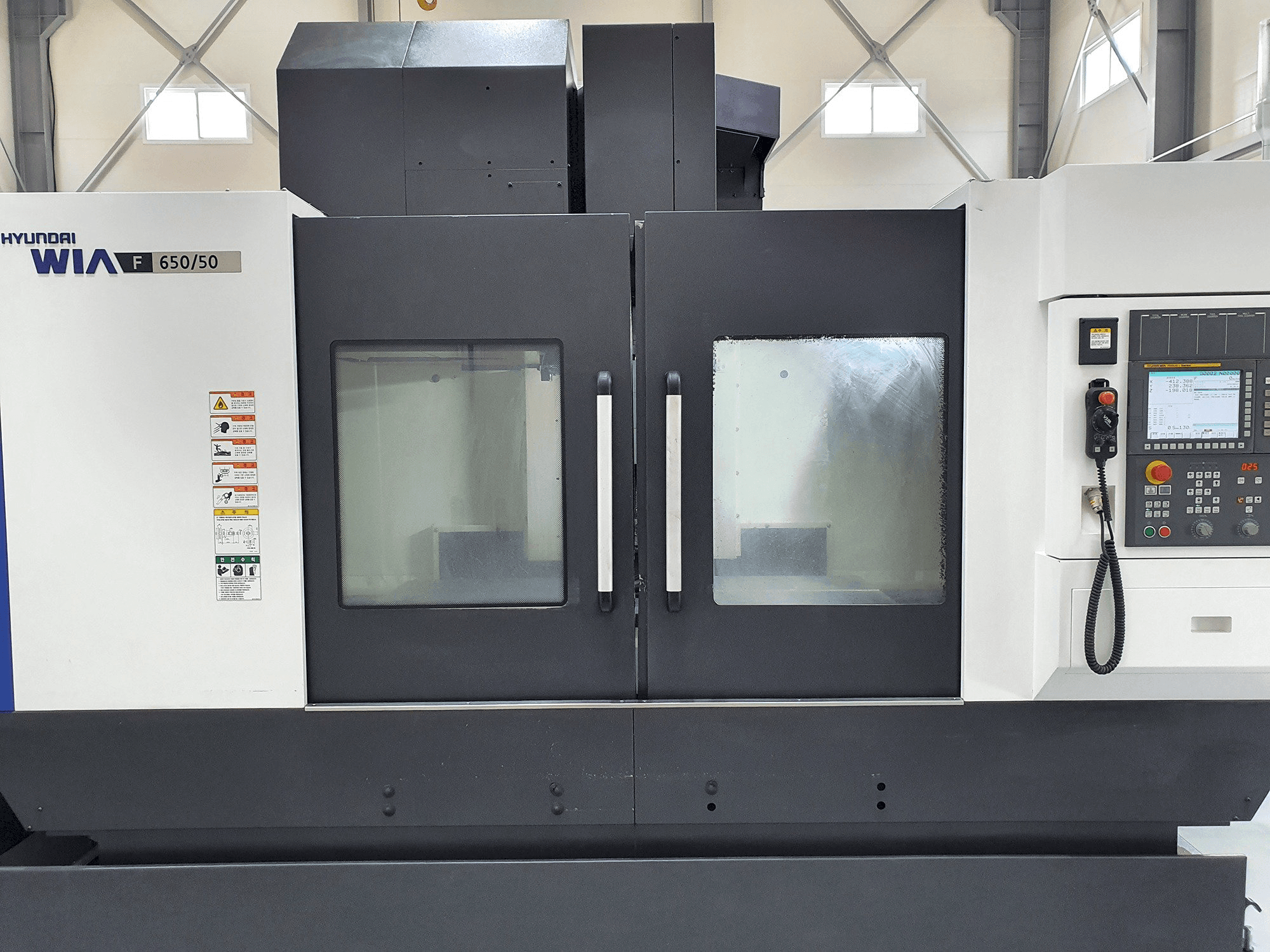 Koneen Hyundai Wia F650/50 etunäkymä