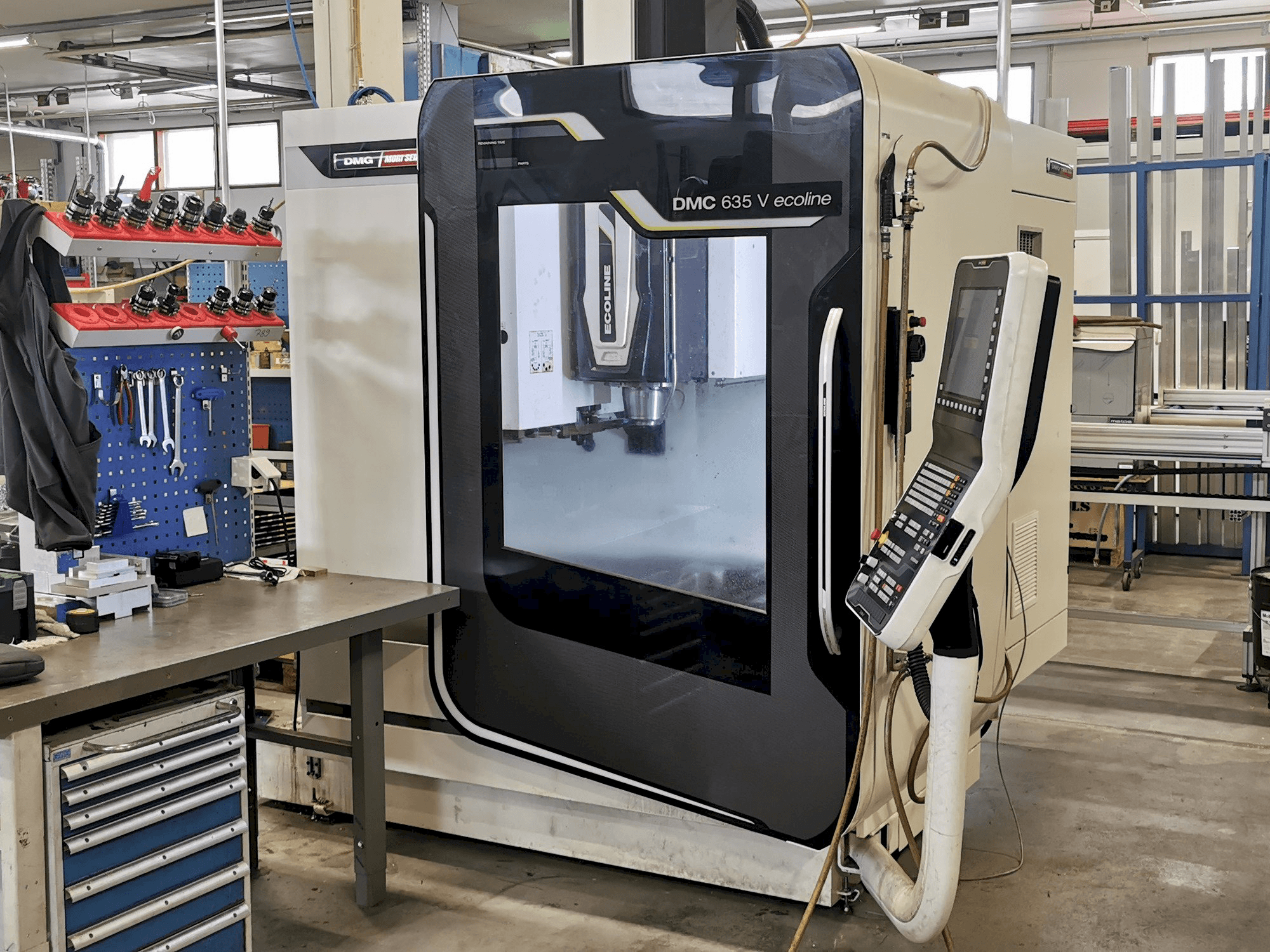 Koneen DMG Mori Seiki DMC 635 V Ecoline etunäkymä