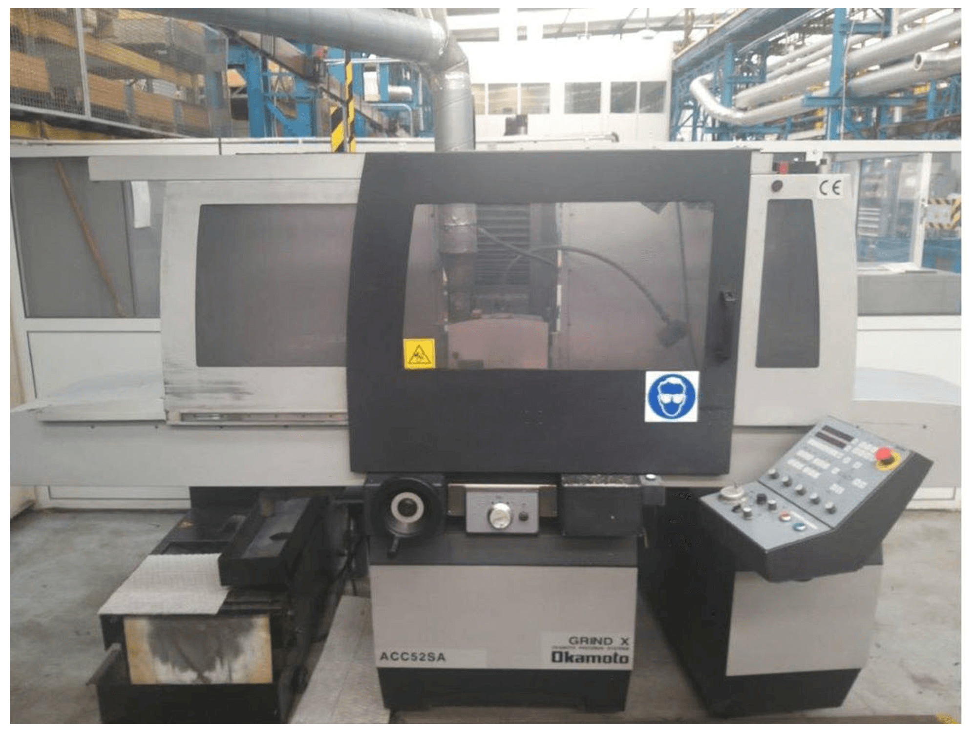 Koneen OKAMOTO ACC 52SA etunäkymä