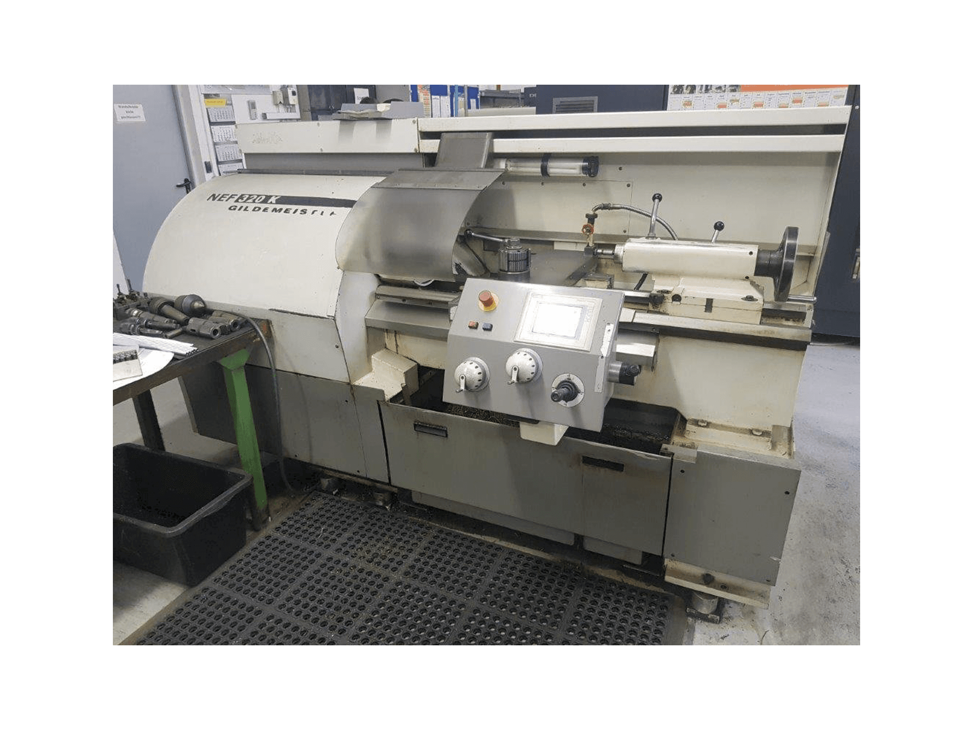 Koneen Gildemeister NEF 320 K etunäkymä