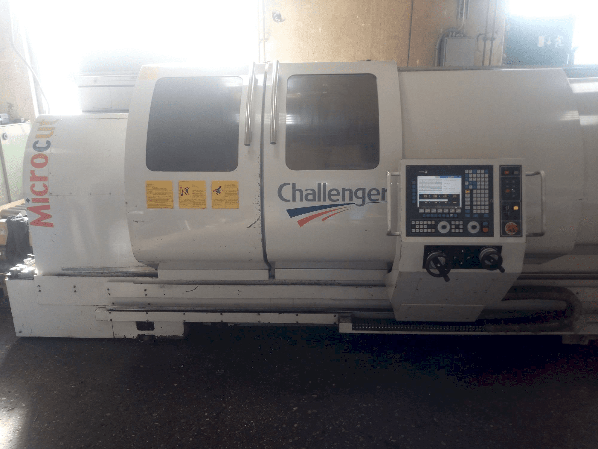 Koneen MICROCUT BNC 2280 etunäkymä