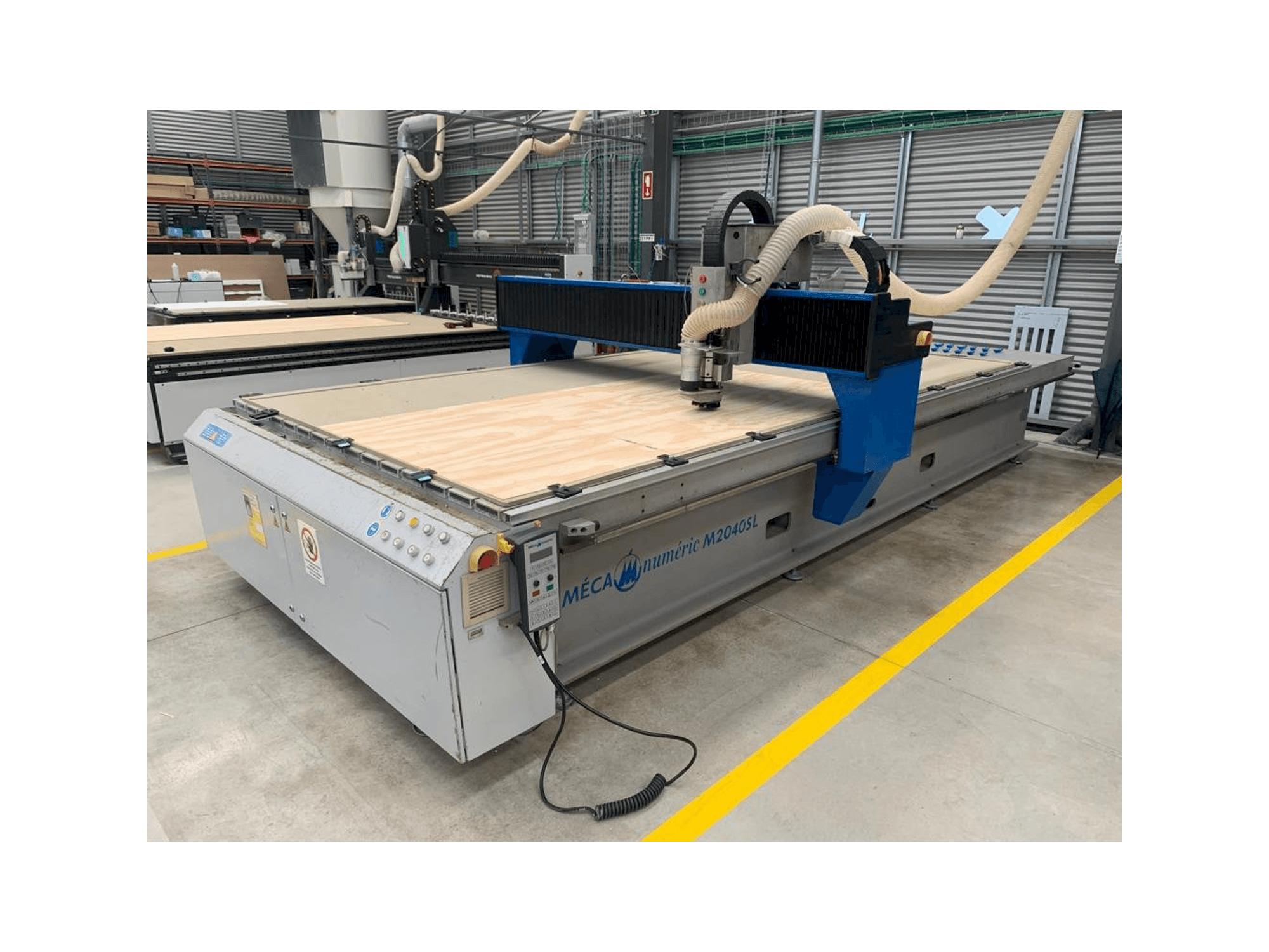 Koneen MECANUMERIC M2040 etunäkymä