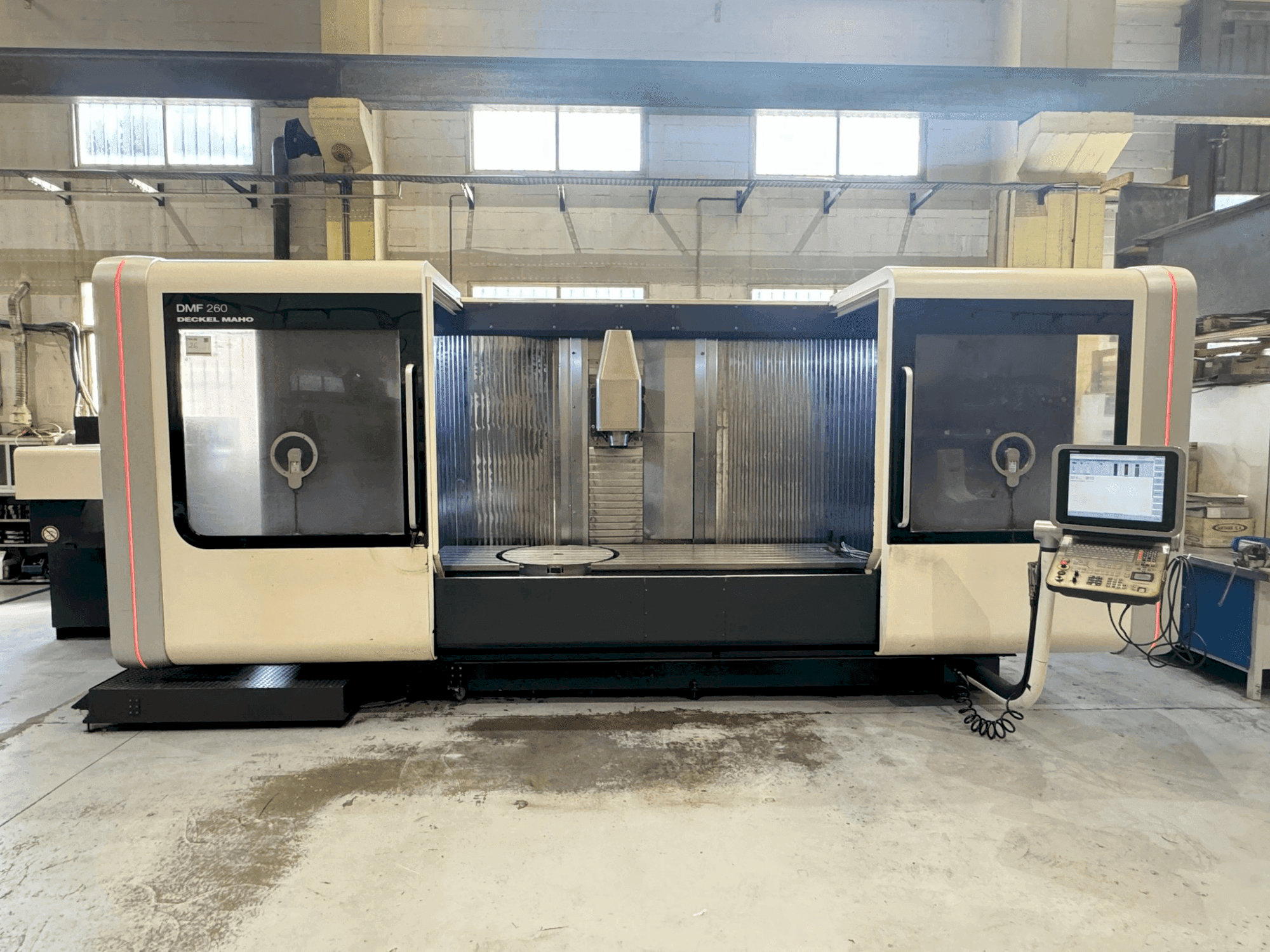 Koneen DMG MORI DMF 260/7 etunäkymä