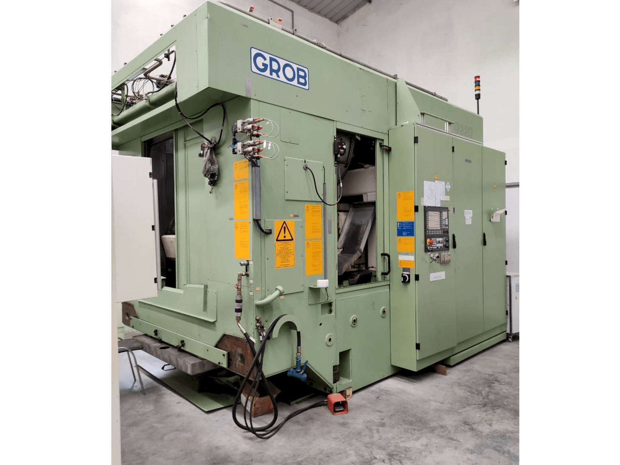 Koneen GROB G320 etunäkymä