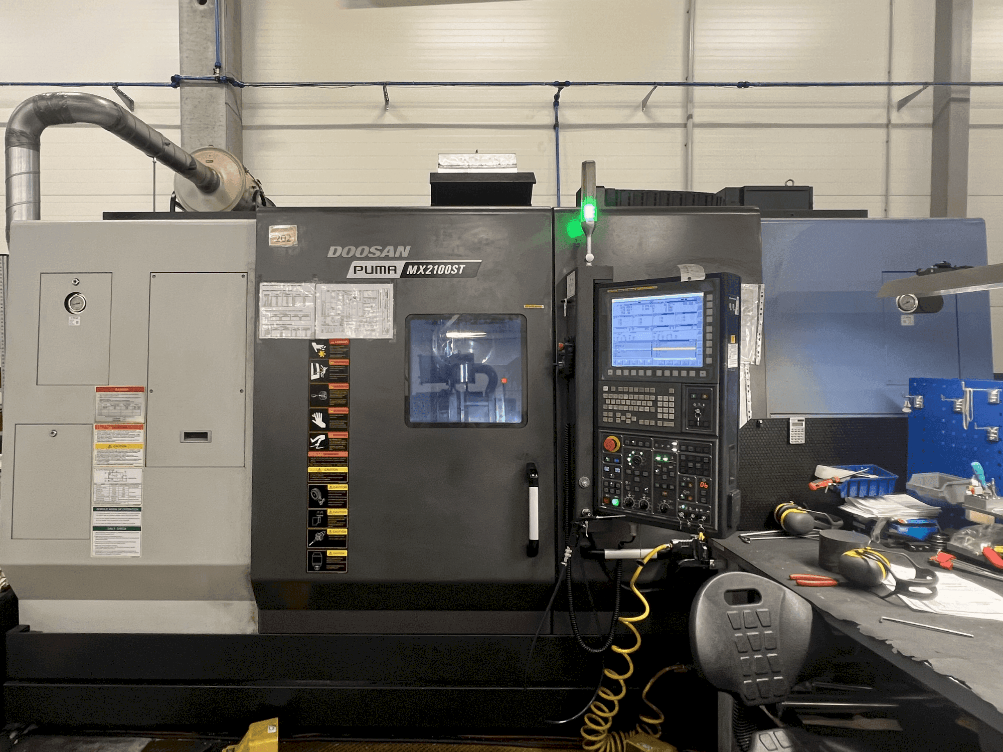 Koneen DOOSAN MX2100ST etunäkymä
