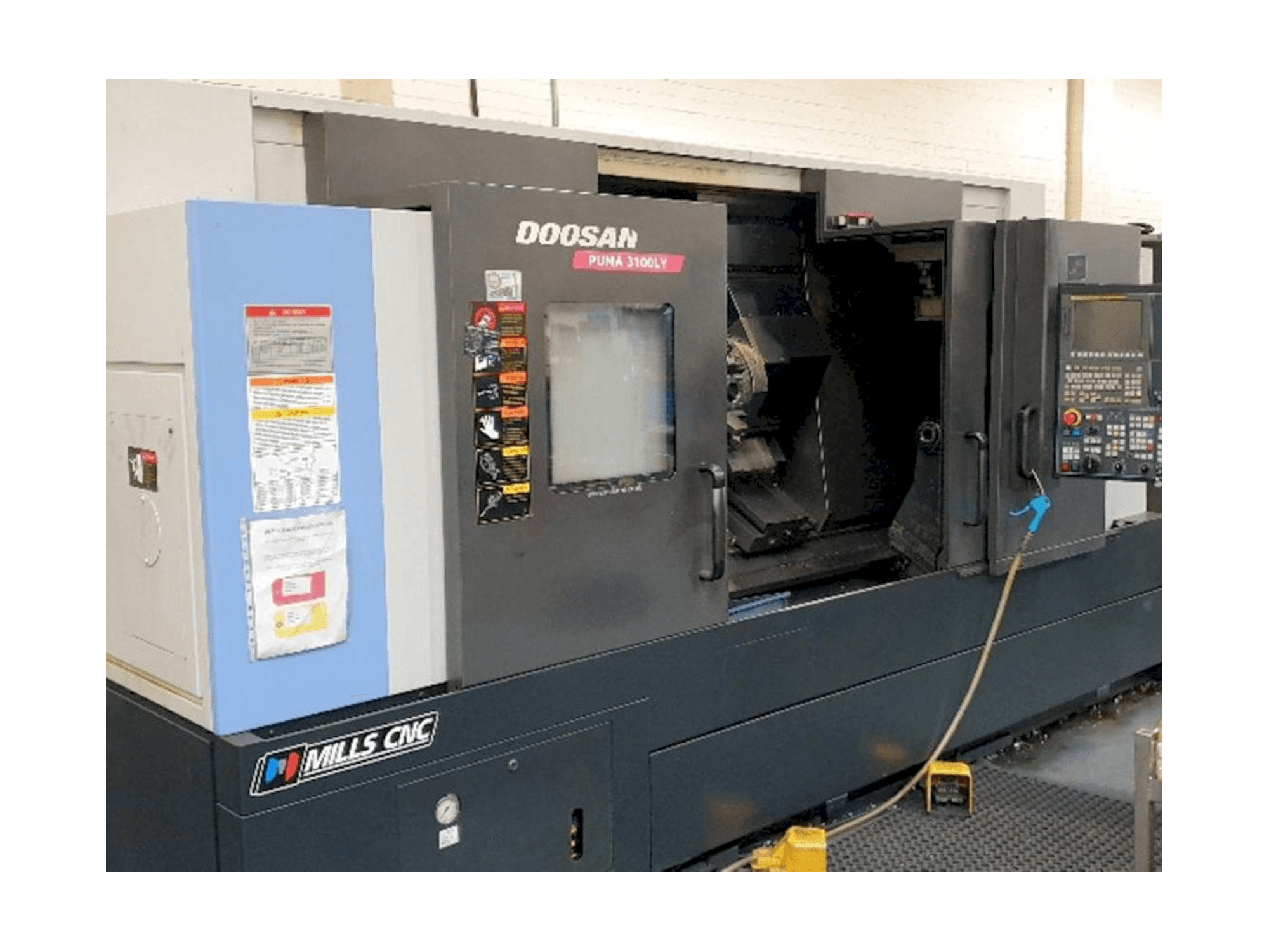 Koneen Doosan Puma 3100LY etunäkymä