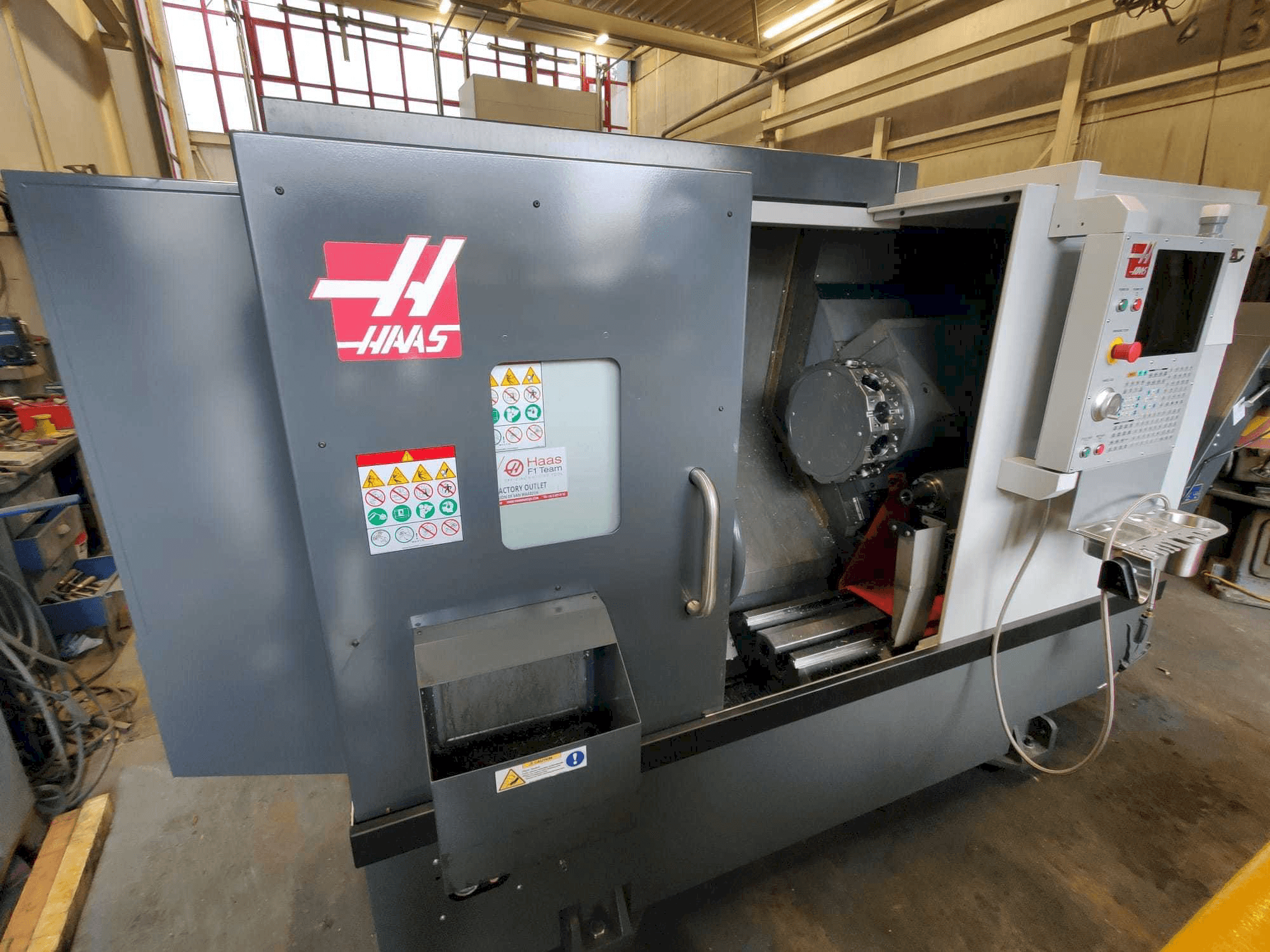 Koneen HAAS ST-20Y vasen näkymä
