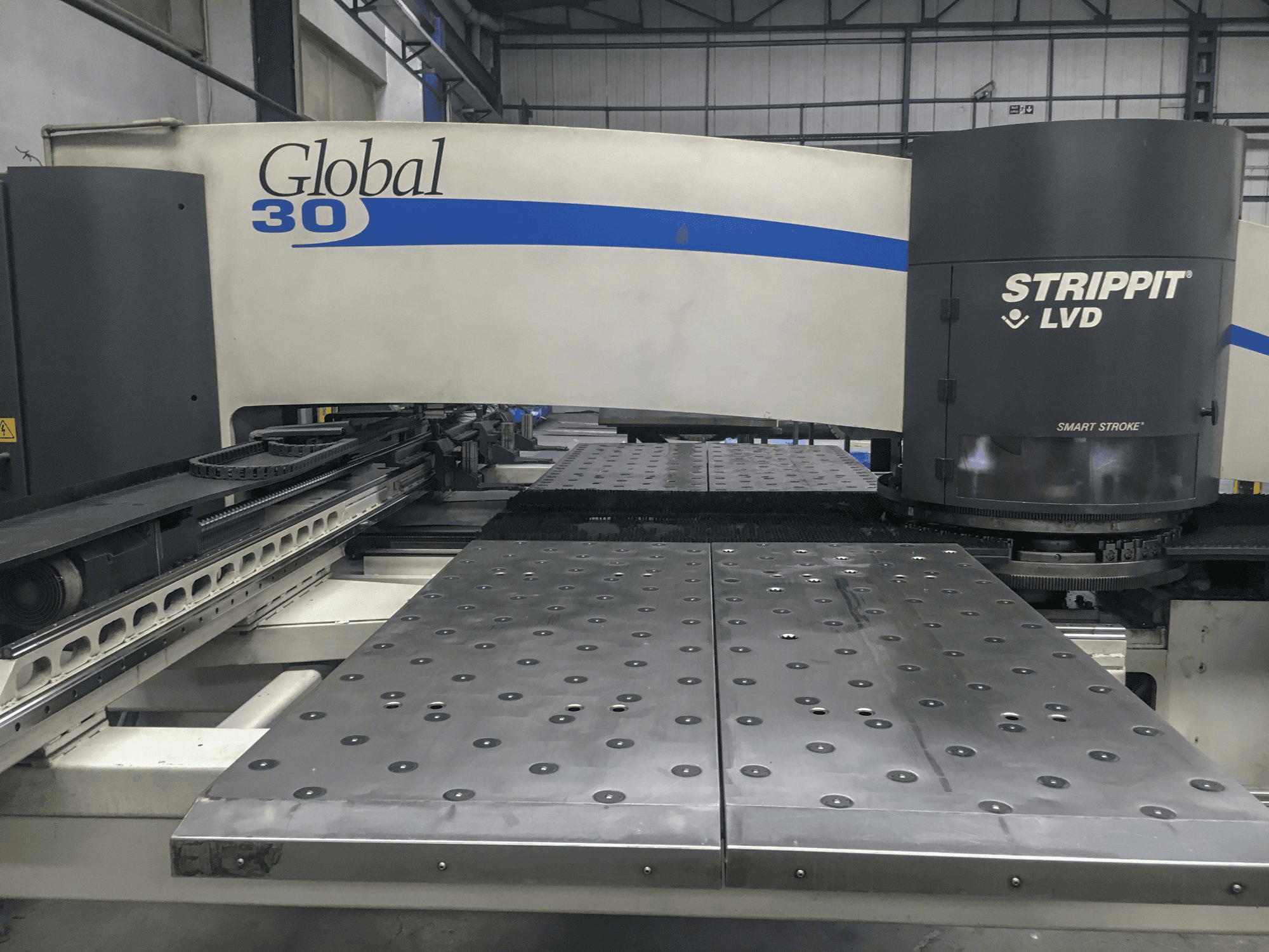 Koneen LVD etunäkymäSTRIPPIT Global 30 1525