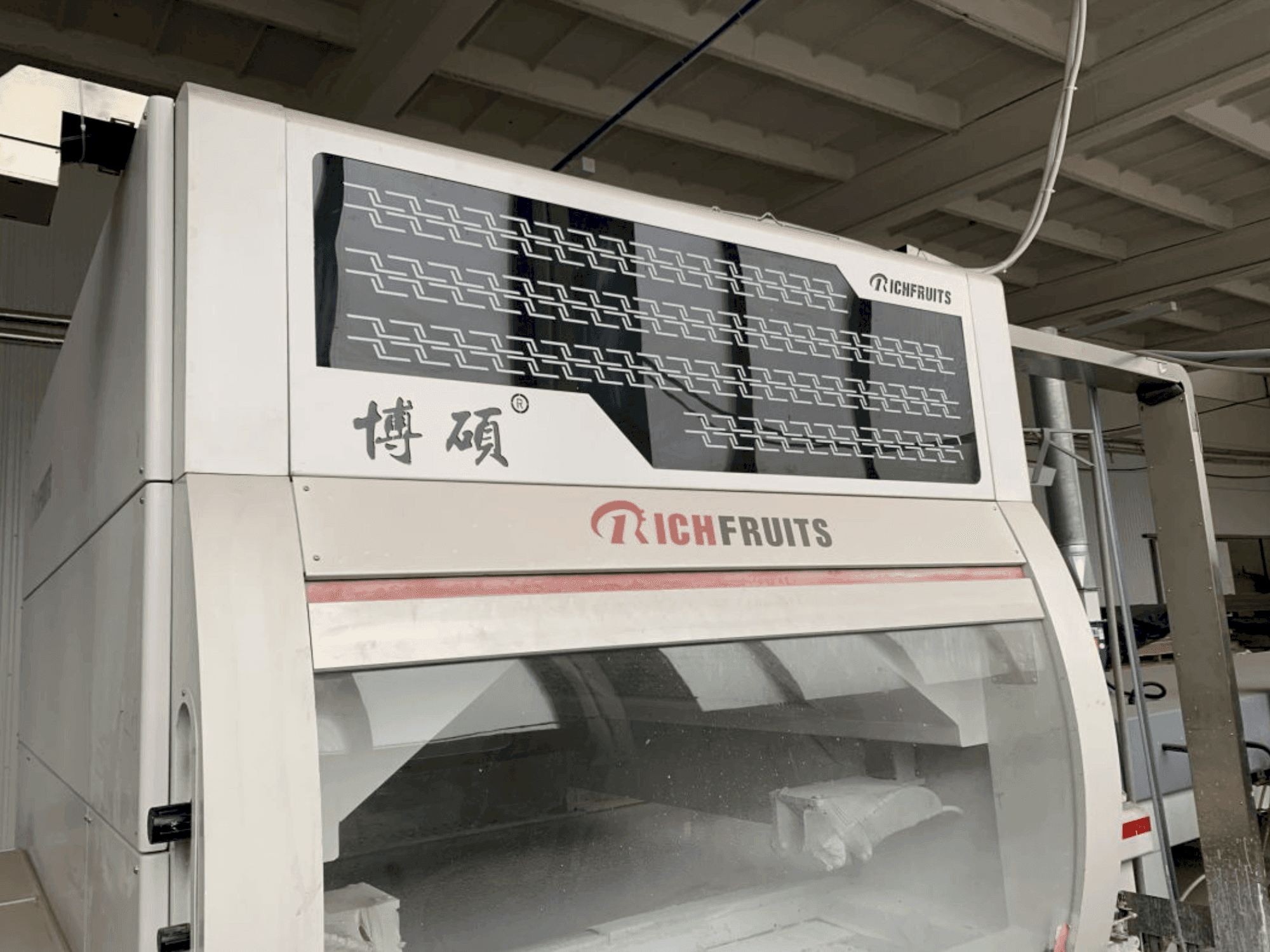 Koneen GIARDINA RICHFRUITS / NEOMEC / KREMLIN Painting Line etunäkymä