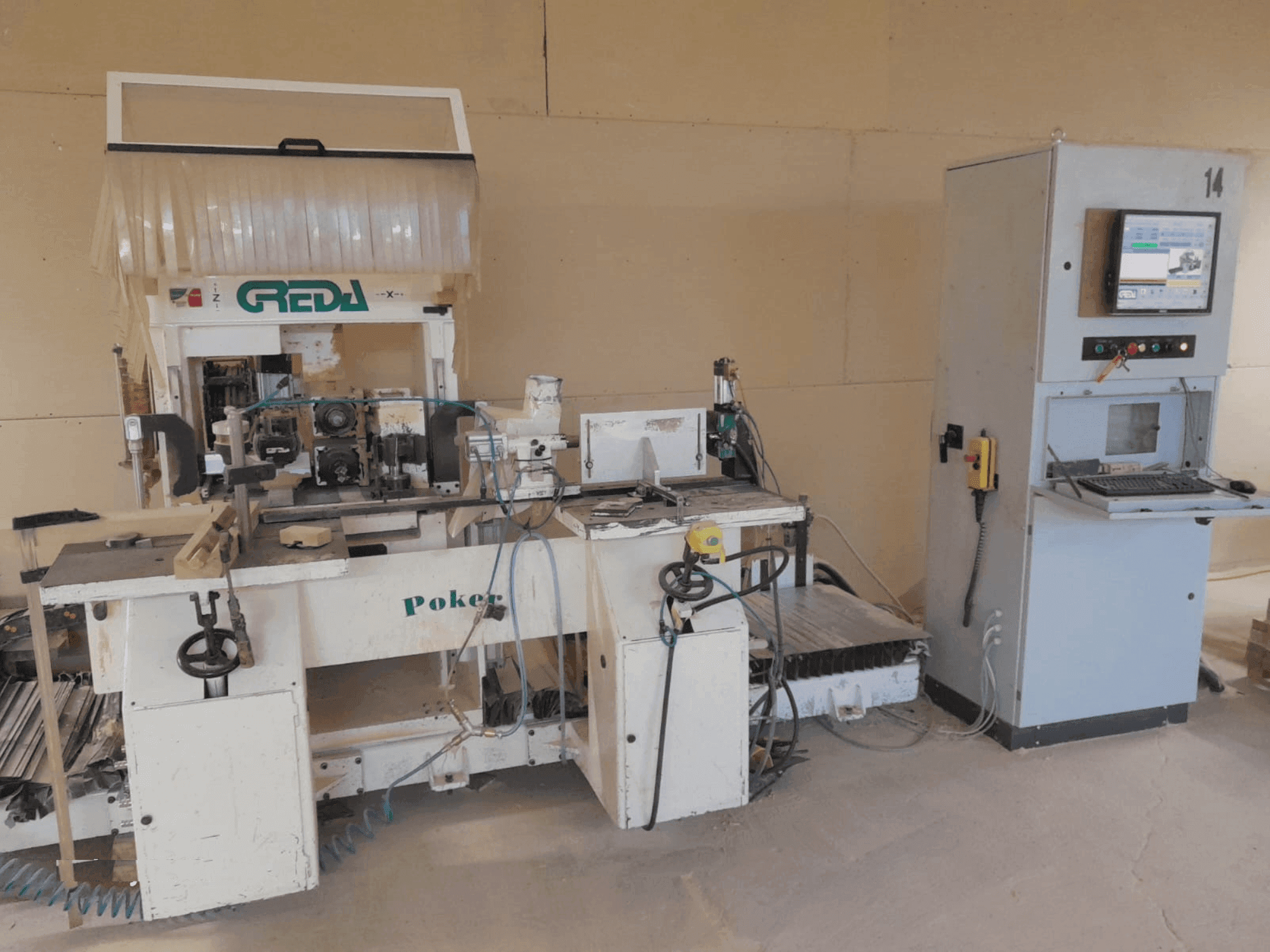 Koneen GREDA POKER etunäkymä