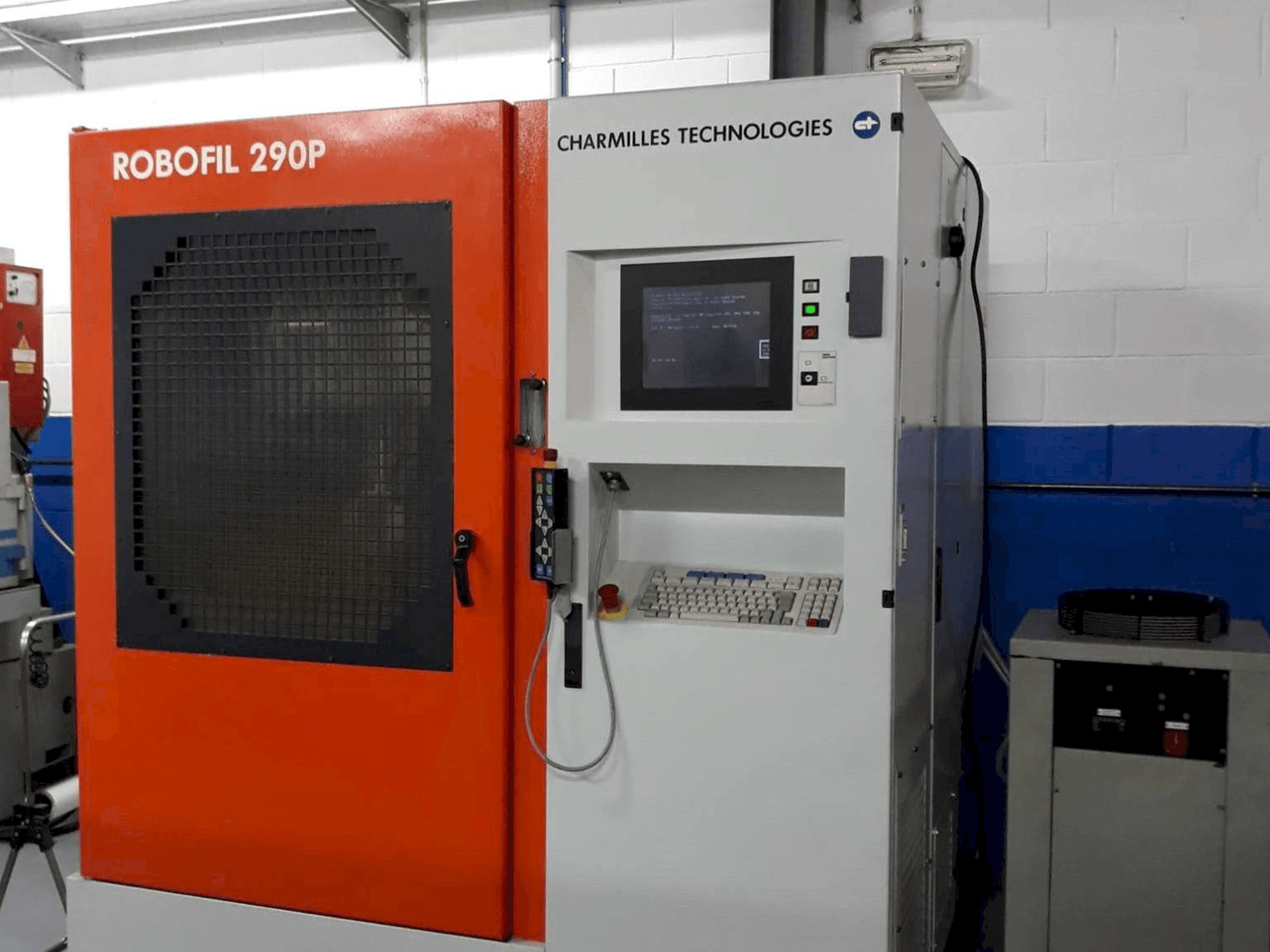 Koneen CHARMILLES ROBOFIL 290 P etunäkymä