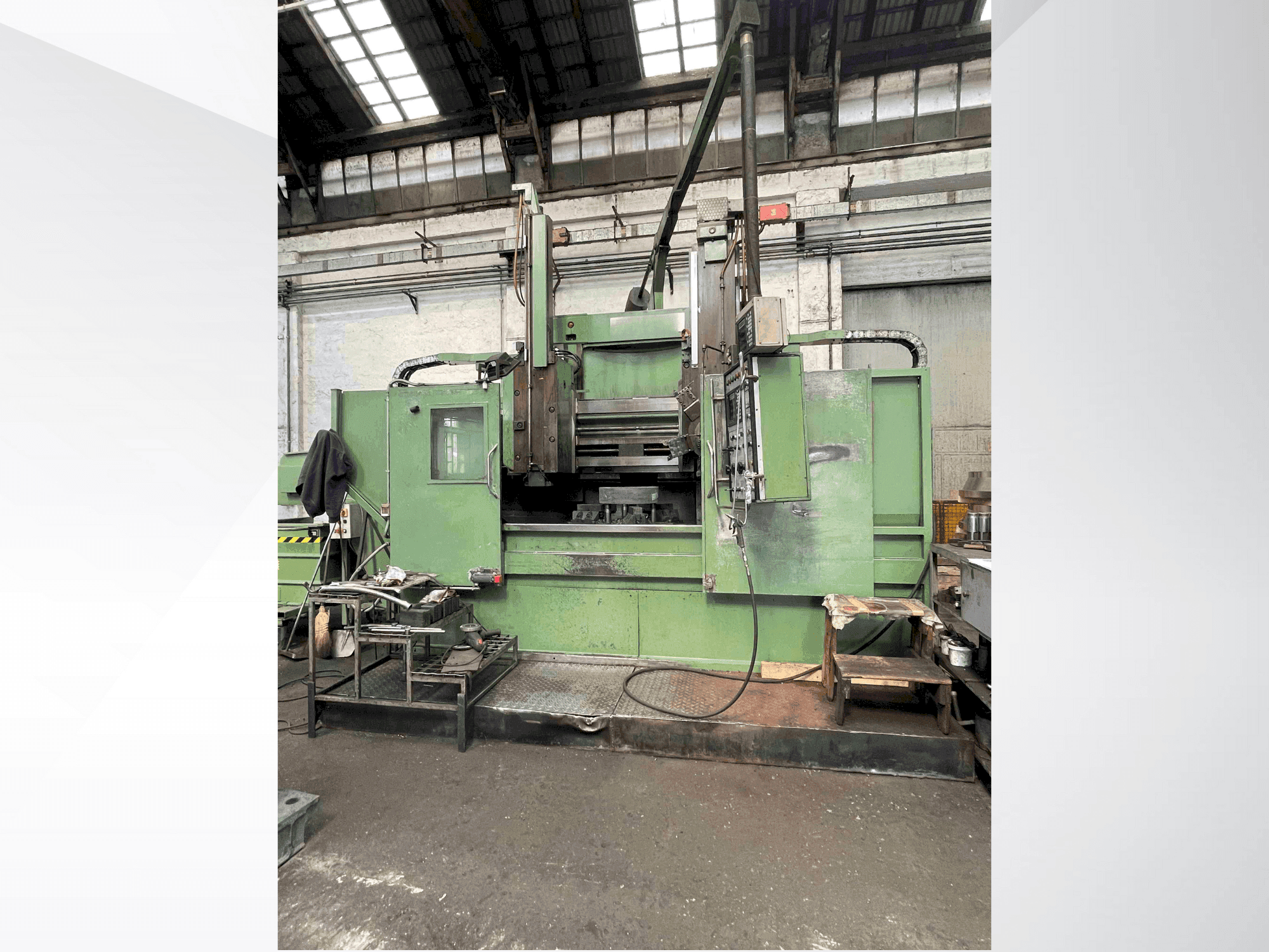 Koneen MORANDO VS 12 etunäkymä